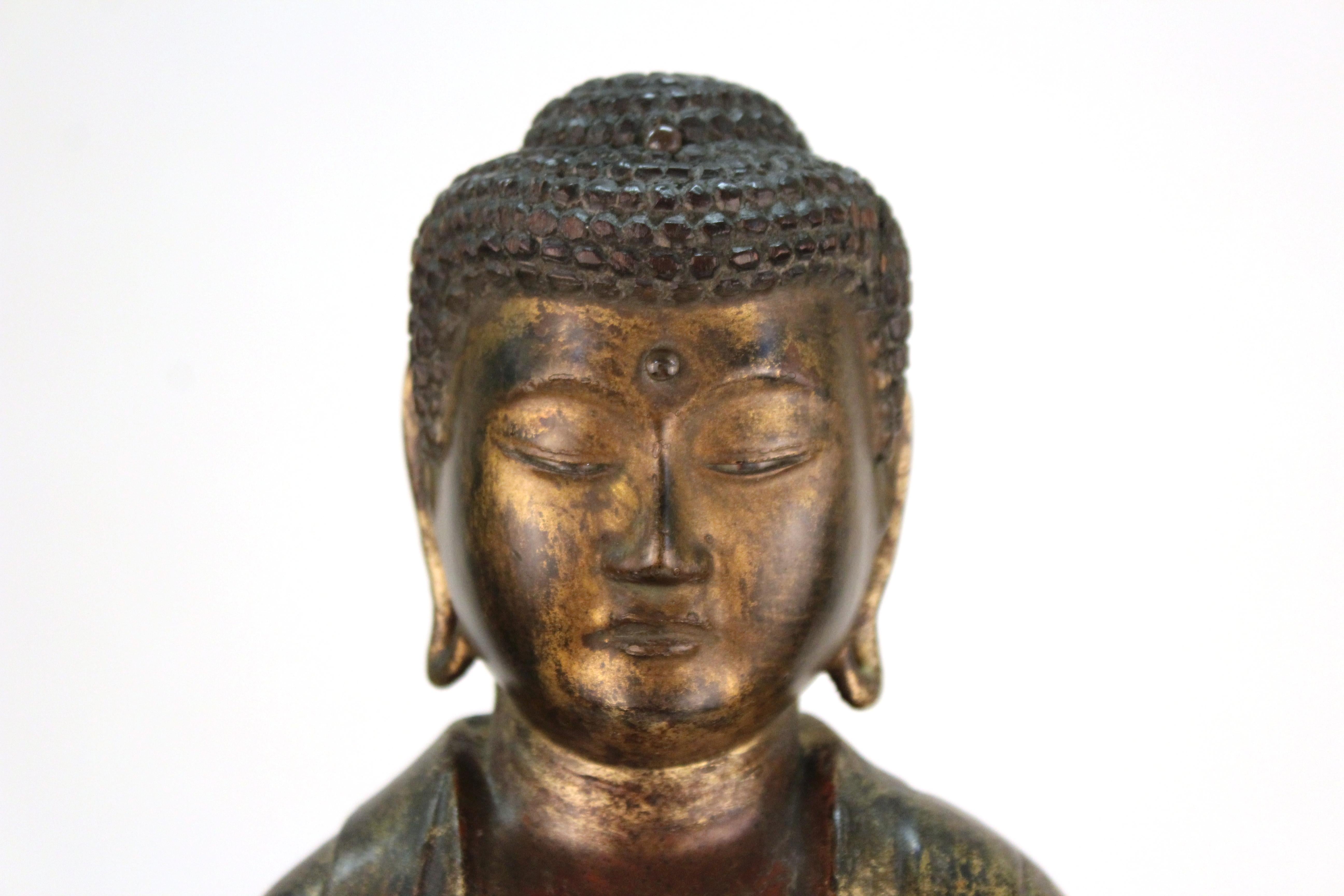 Muromachi Period Japanese Carved and Gilt Wood Buddha Figure Amida Nyorai For Sale 3