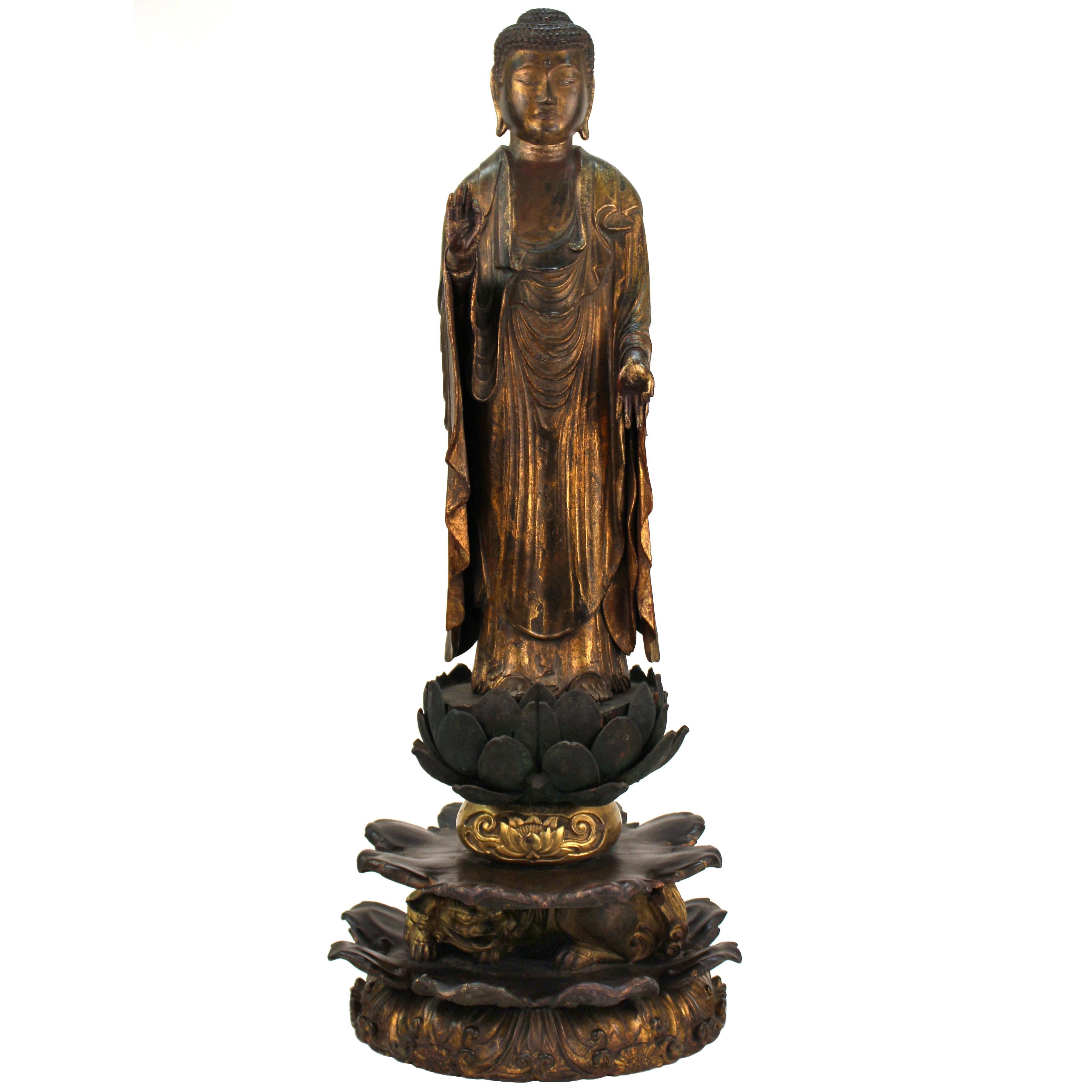 Japanische Buddha-Figur aus geschnitztem und vergoldetem Holz aus der Muromachi-Periode Amida Nyorai