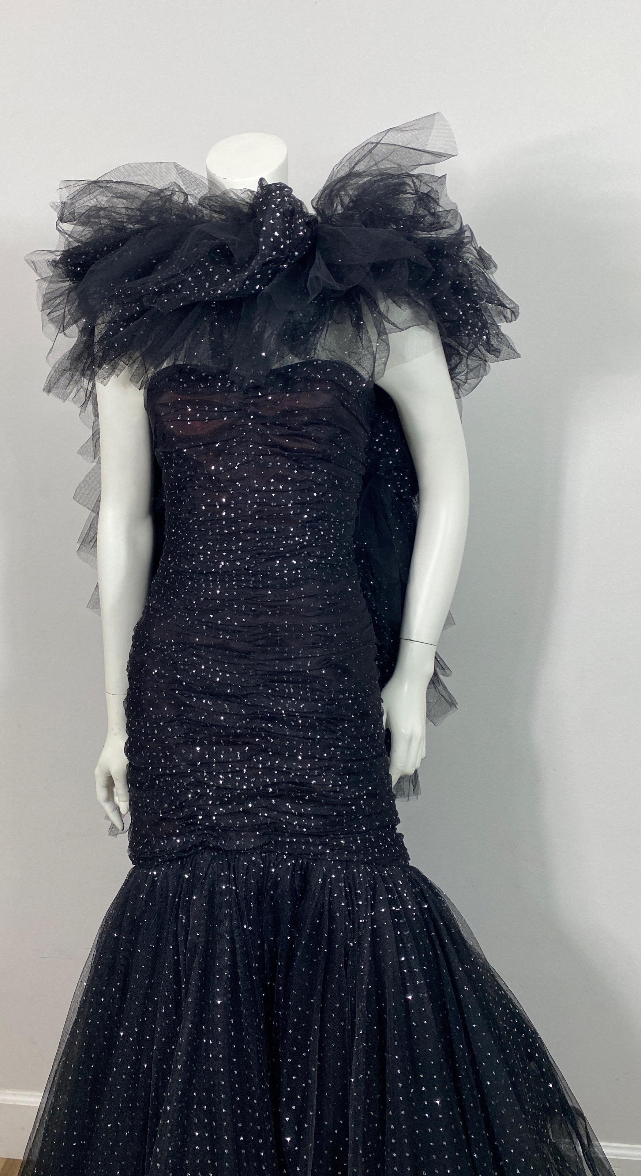 Murray Arbeid 1990 Black and Silver Tulle Gown with Shawl - Size 8 In Excellent Condition For Sale In West Palm Beach, FL