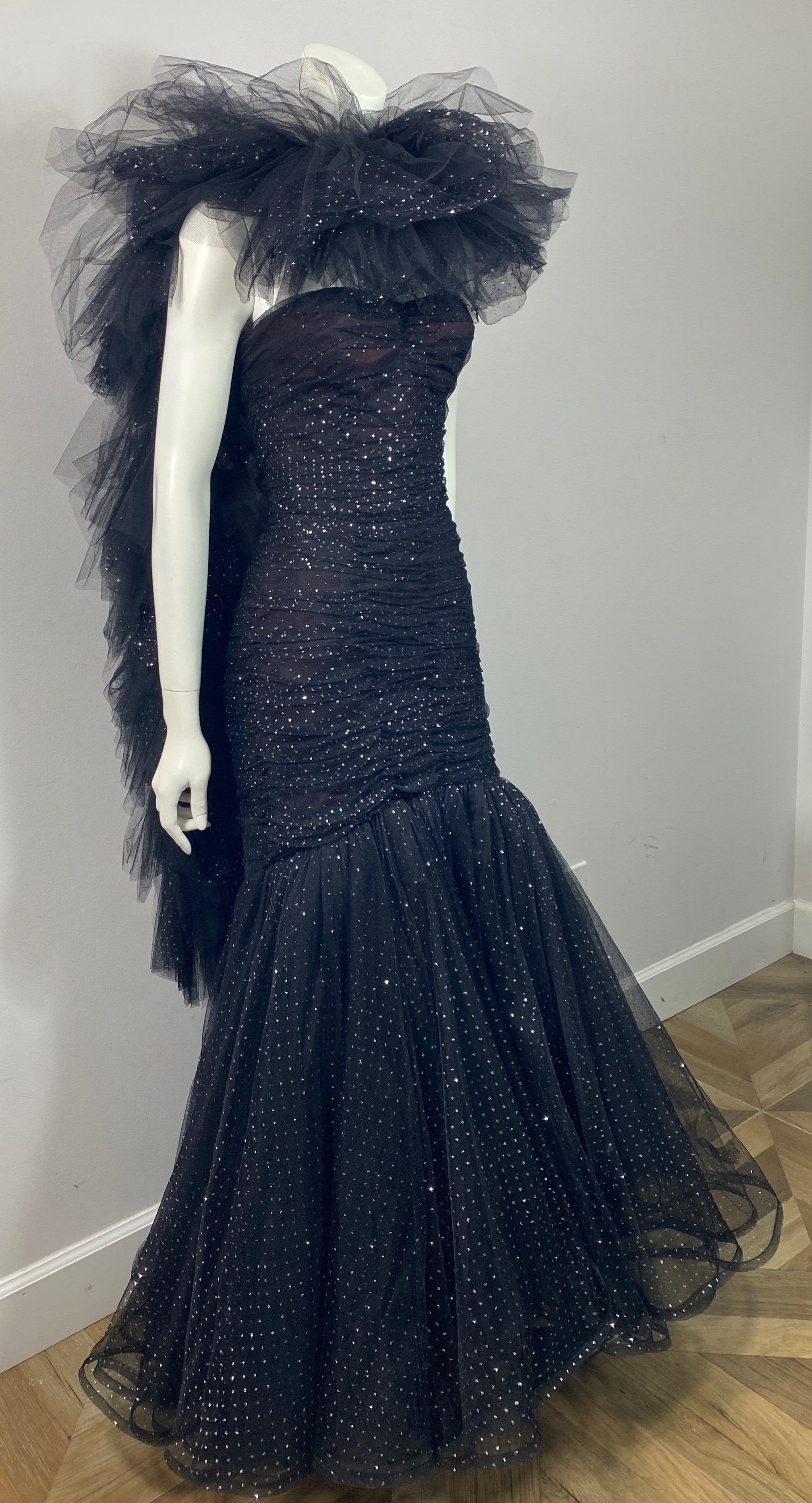 Women's Murray Arbeid 1990 Black and Silver Tulle Gown with Shawl - Size 8 For Sale