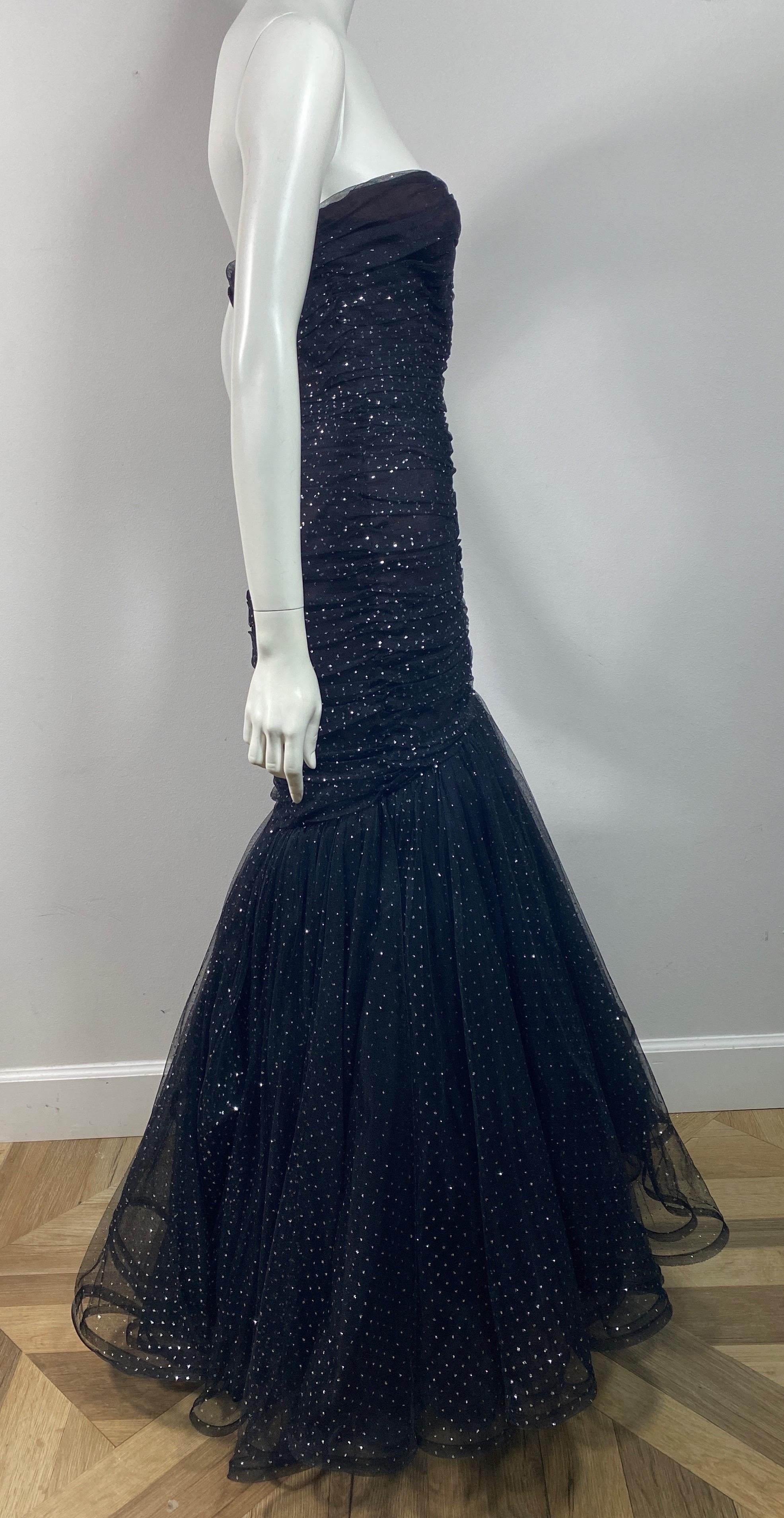 Murray Arbeid 1990 Black and Silver Tulle Gown with Shawl - Size 8 For Sale 5