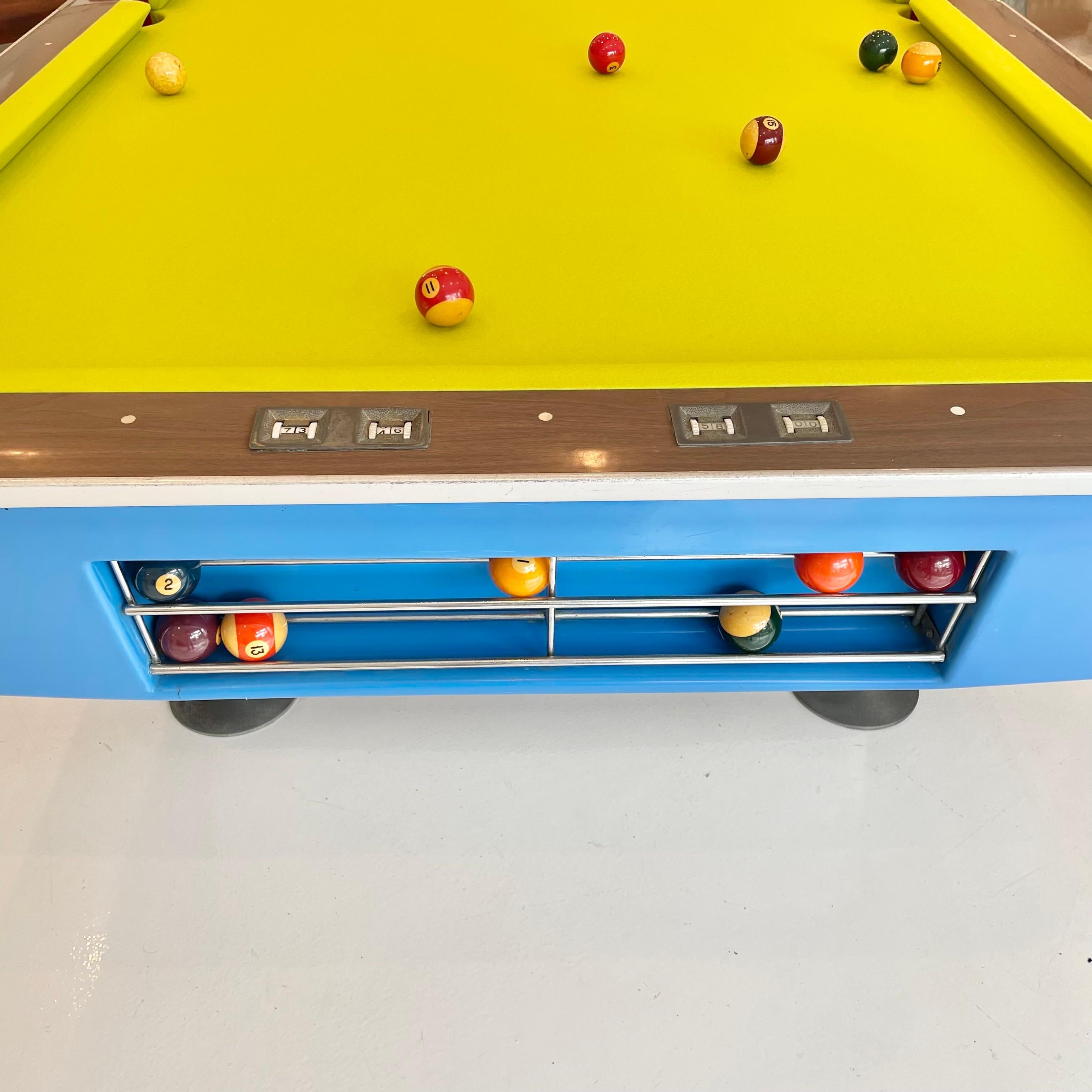 Murrey Slime Green Fiberglass Pool Table, 1970s USA In Good Condition In Los Angeles, CA