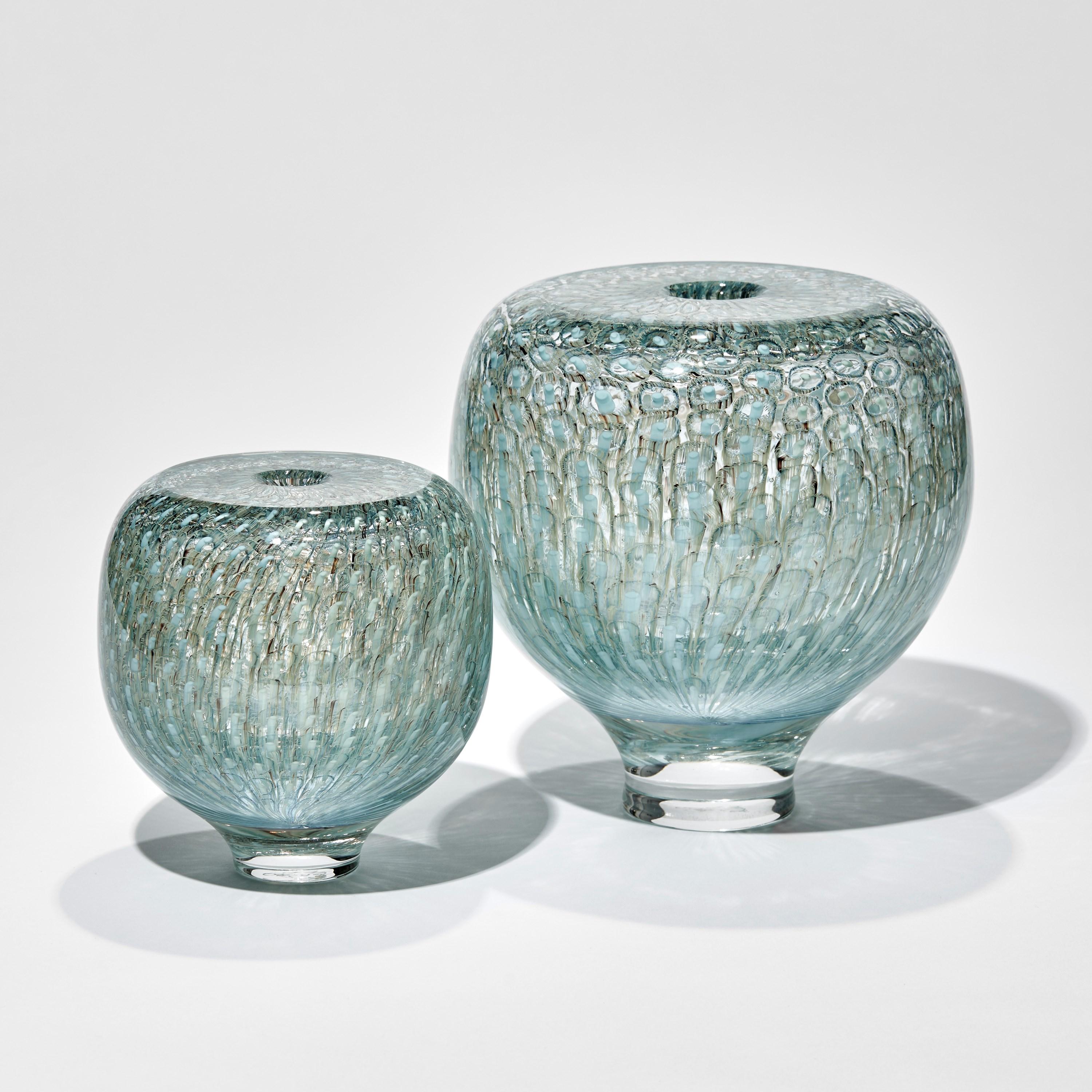 Organico moderno Quadranti murrini in verde acqua, celeste e turchese pallido II, vascello di Peter Bowles in vendita