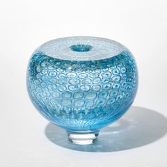 Murrine Quadrants in Turquoise & Pale Turquoise III, eine Skulptur von Peter Bowles