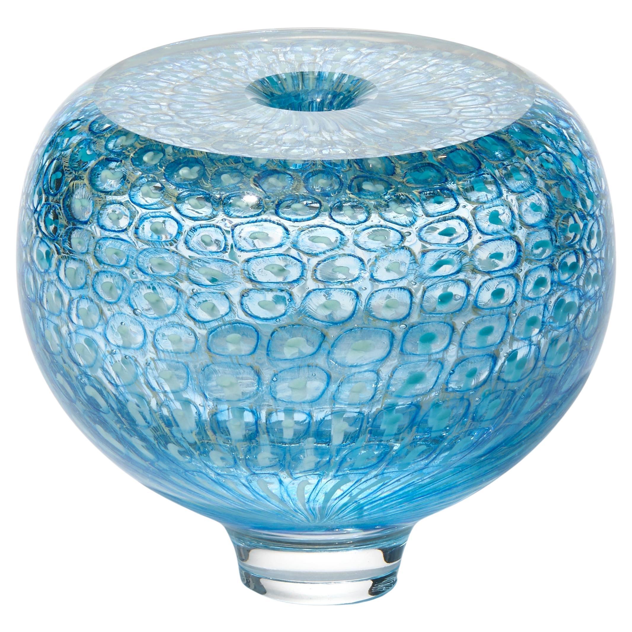 Murrine Quadrants in Turquoise & Pale Turquoise III, una scultura di Peter Bowles