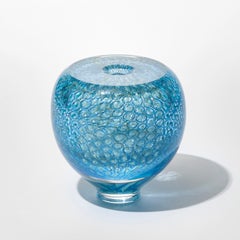 Murrine Quadrants in Turquoise & Pale Turquoise IV, eine Skulptur von Peter Bowles