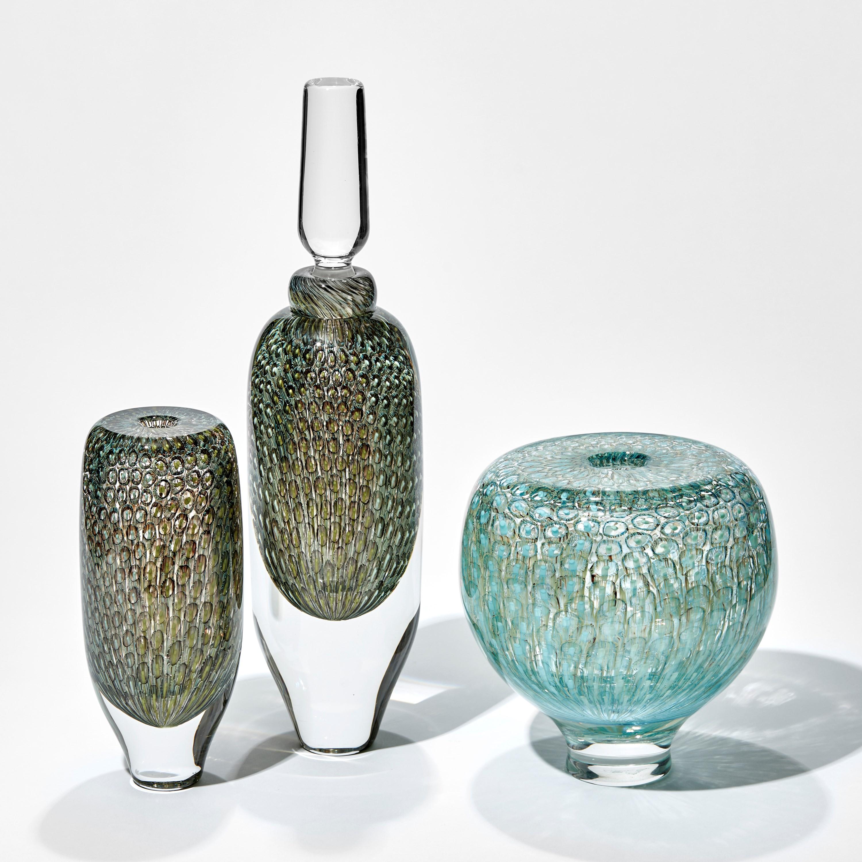 Fatto a mano Bottiglia con tappo a quadrante Murrine in Grigio, Celadon e Pistacchio, di Peter Bowles in vendita