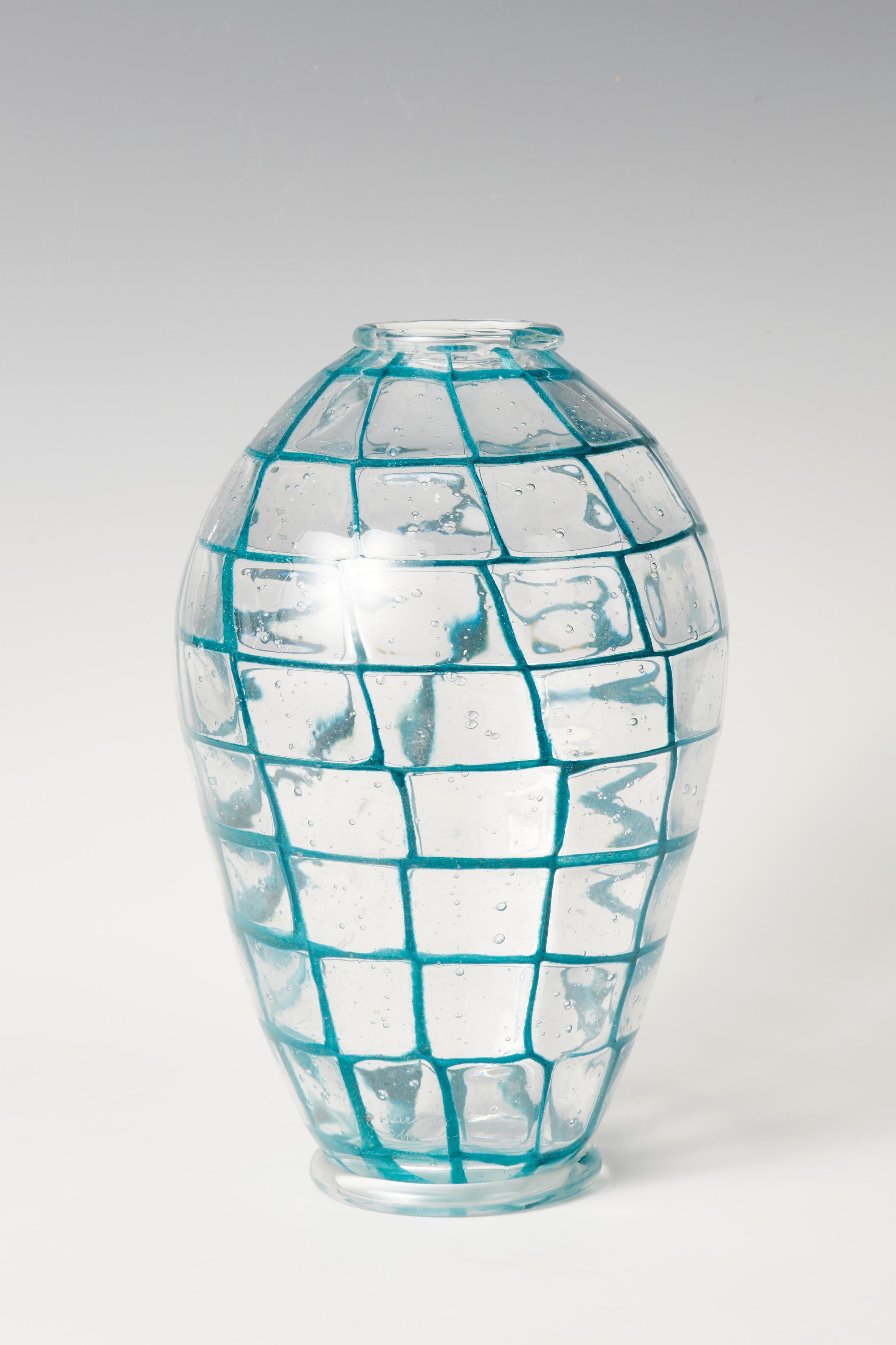 Ercole Barovier. Vaso di Murrine 1930

Artistica Barovier

Italia, 1930

Murrine limpide bordate di verde

Firma Ercole Barovier

31 × 17 cm

Condizioni eccellenti

Il vaso proviene dal nonno del precedente proprietario, che lo ricevette in dono da