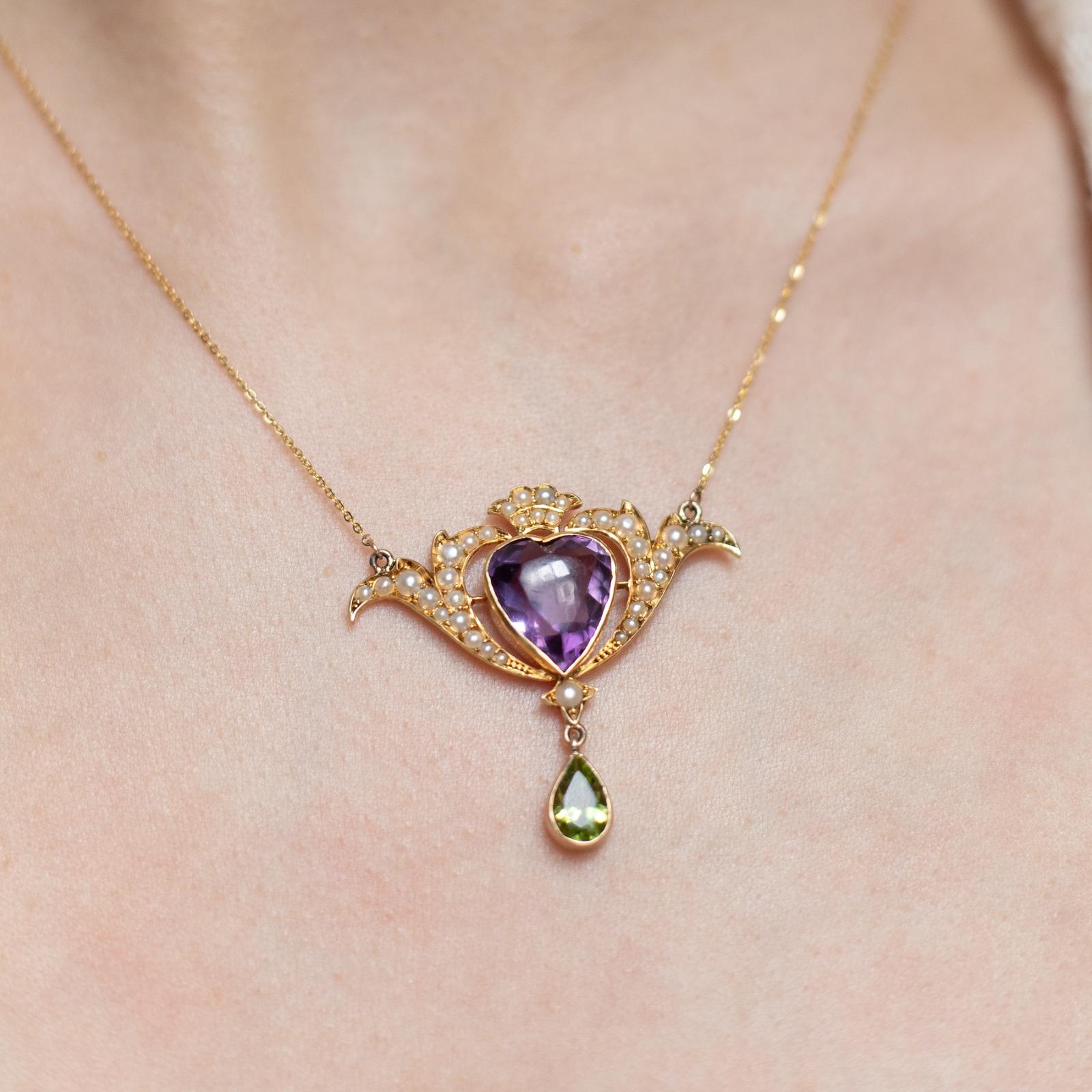 Murrle Bennett & Co Art Nouveau Amethyst Pearl Yellow Gold Heart Necklace In Good Condition For Sale In London, GB