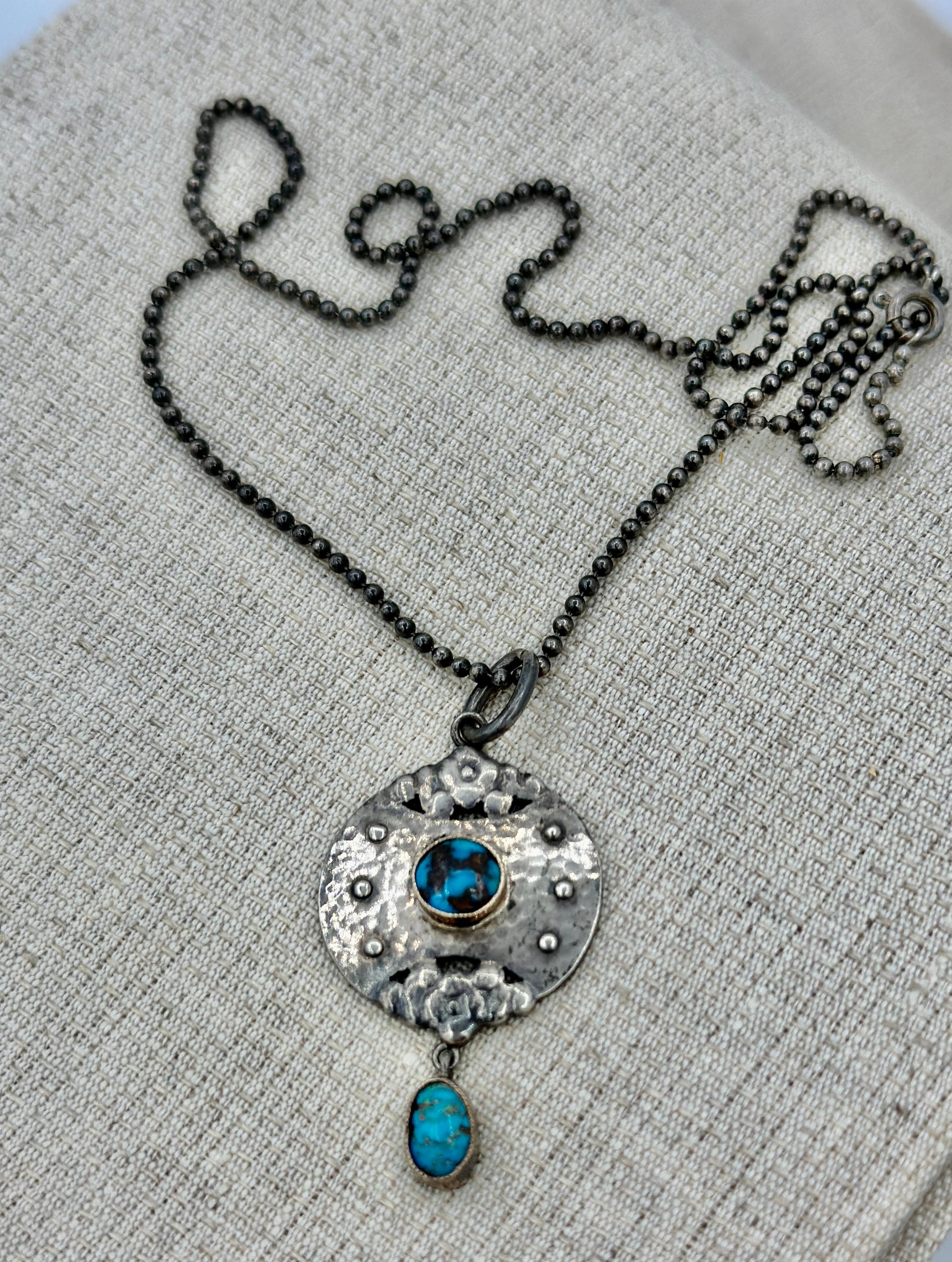 Cabochon Murrle, Bennett & Co. Collana con ciondolo di turchese in argento di Arts And Crafts 1900 in vendita
