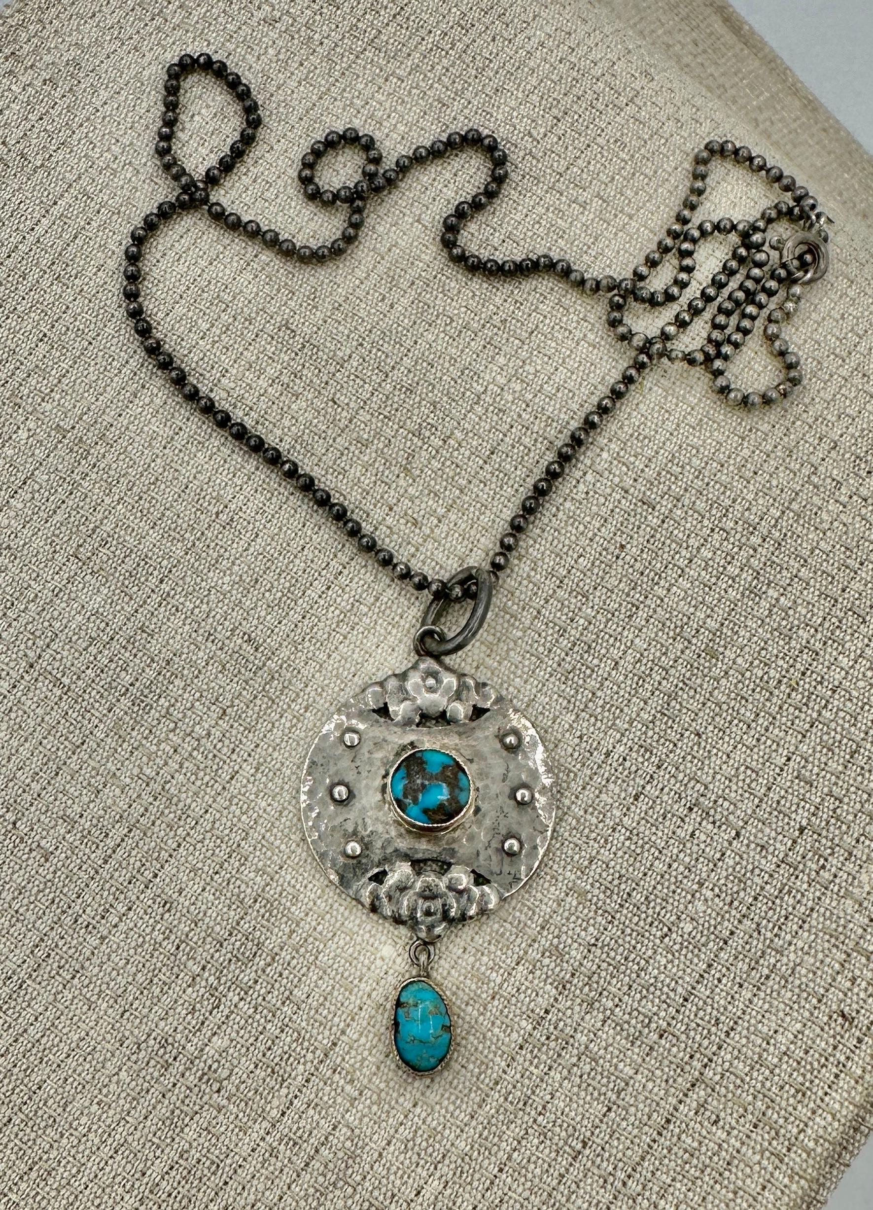 Murrle, Bennett & Co. Collana con ciondolo di turchese in argento di Arts And Crafts 1900 in vendita 2