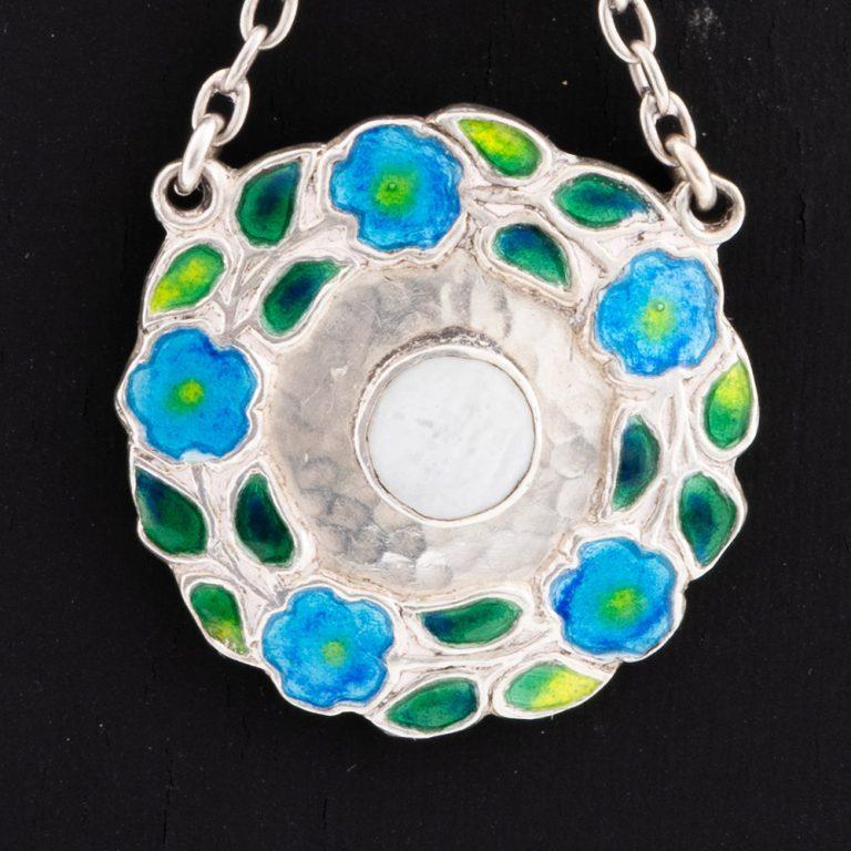 Murrle Bennett Halskette mit Silber- und Emaille-Anhänger, um 1910 im Zustand „Gut“ im Angebot in Tunbridge Wells, GB