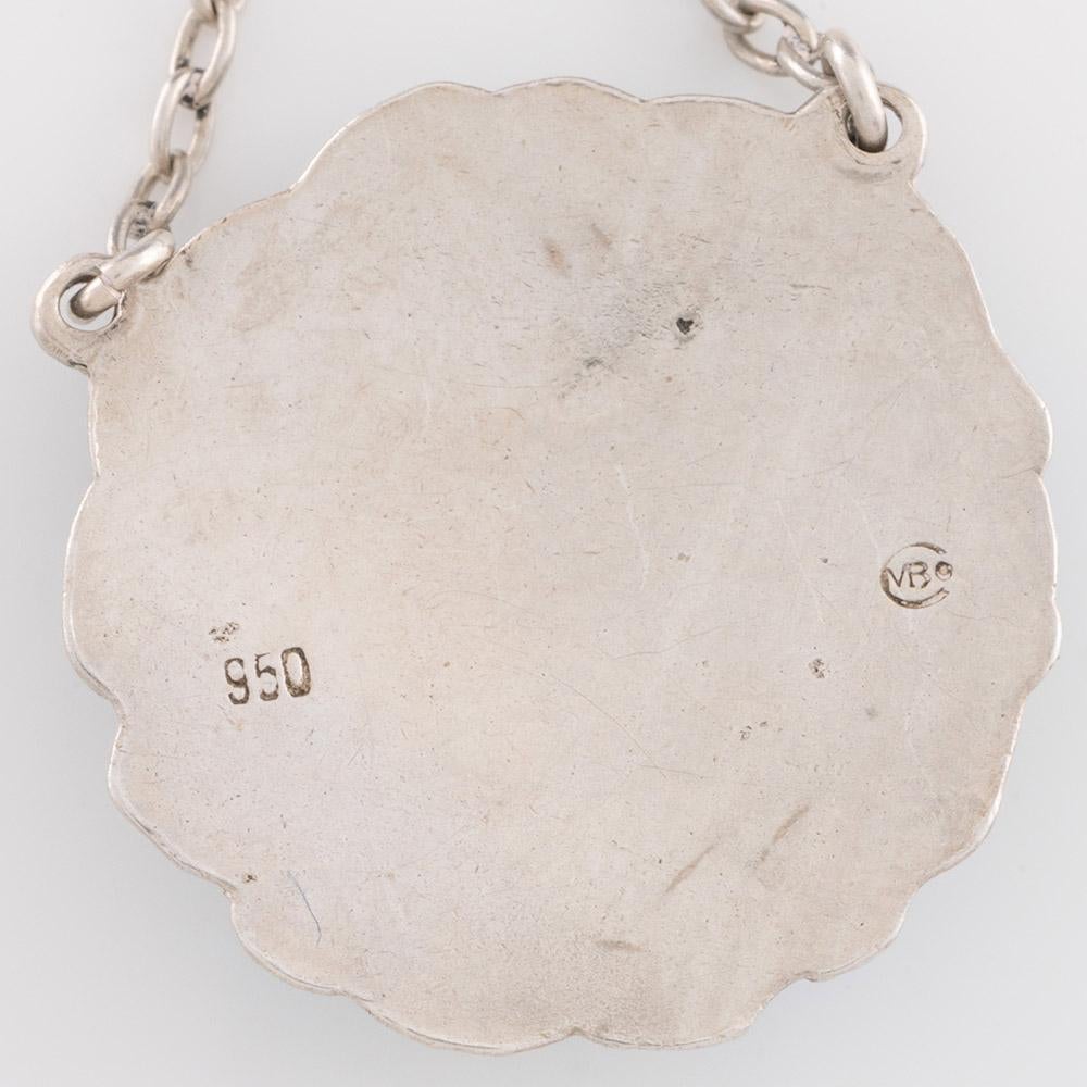Murrle Bennett Halskette mit Silber- und Emaille-Anhänger, um 1910 im Angebot 1
