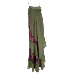 Abito in chiffon di seta e raso dipinto a mano da Mursan con taglio in sbieco e corpetto a fascia anni '70