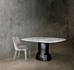 Tavolo Musa 200 Ombra in seta laccata e marmo con base nera di Casa Casati