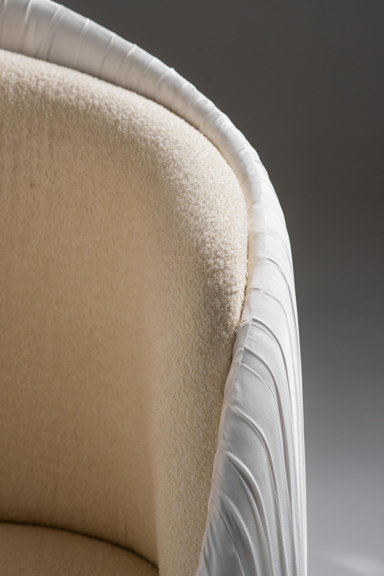 Poltrona Musa, con base in alluminio ruotato, del designer Tiago Curioni, Brasile. in vendita 3