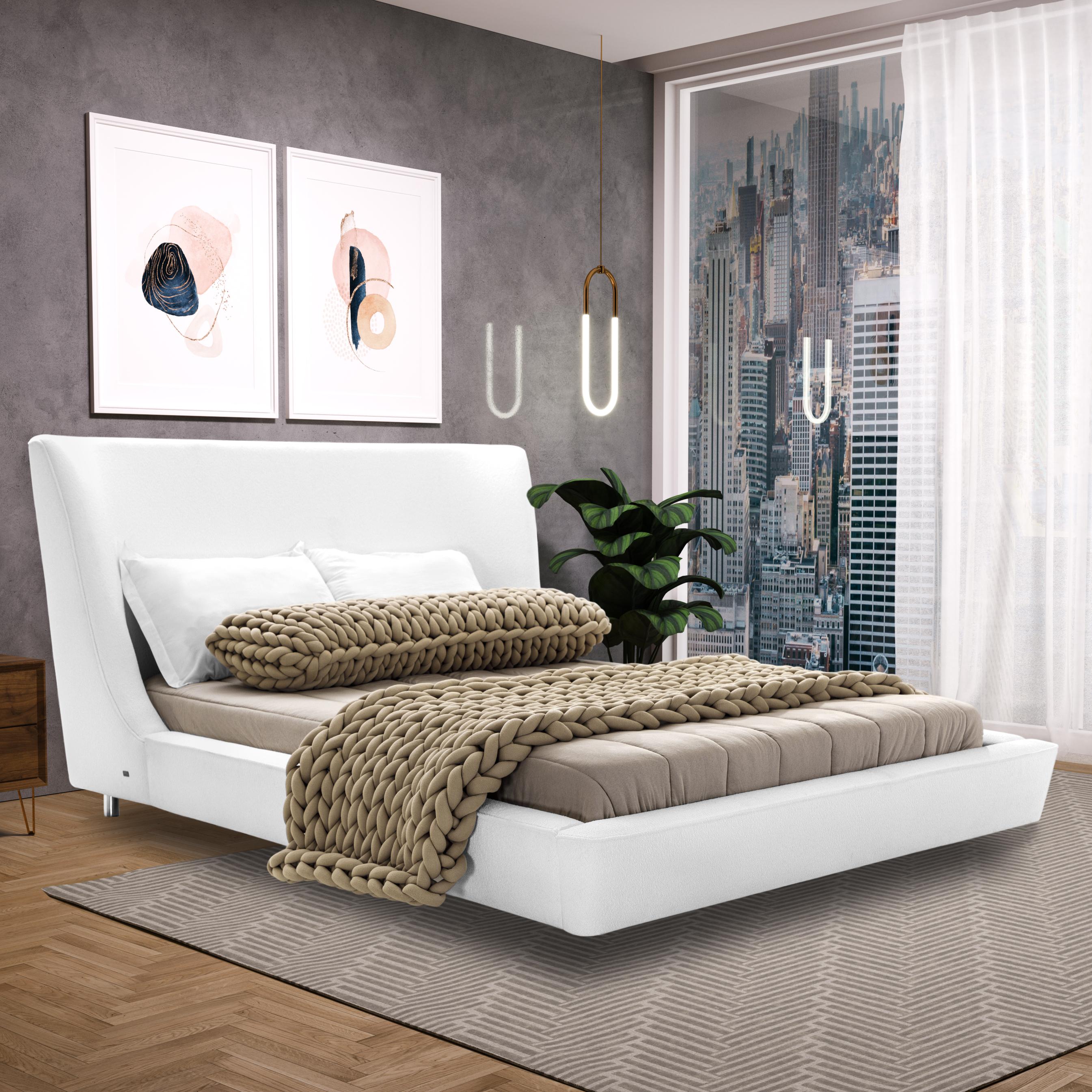 Die fantastischen Designer des Uultis-Teams haben dieses schöne Musa-Queen-Bett aus weißem Stoff mit einem muschelförmigen Kopfteil gefertigt, das von einem eckigen Rahmen getragen wird, der mit Schaumstoff und Stoff bezogen ist. Ein raffiniertes
