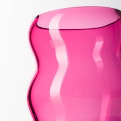 MUSE L Rubine : vases en verre de Bohème aux courbes uniques