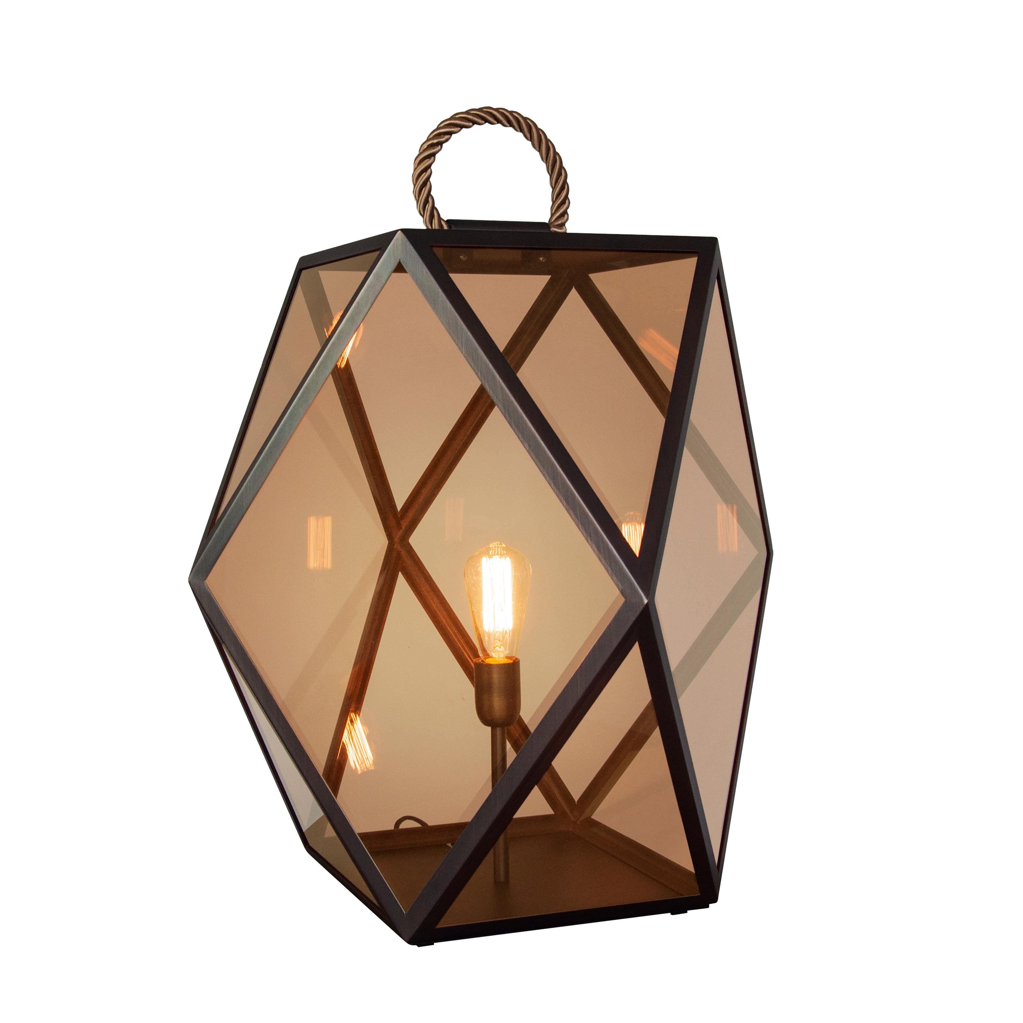An iconic Contardi product, Muse Lantern is a lantern with an original and precious design thanks to sophisticated details such as the honey-coloured braided silk handle, the satin bronze finish and the vintage-look structure. It is available in