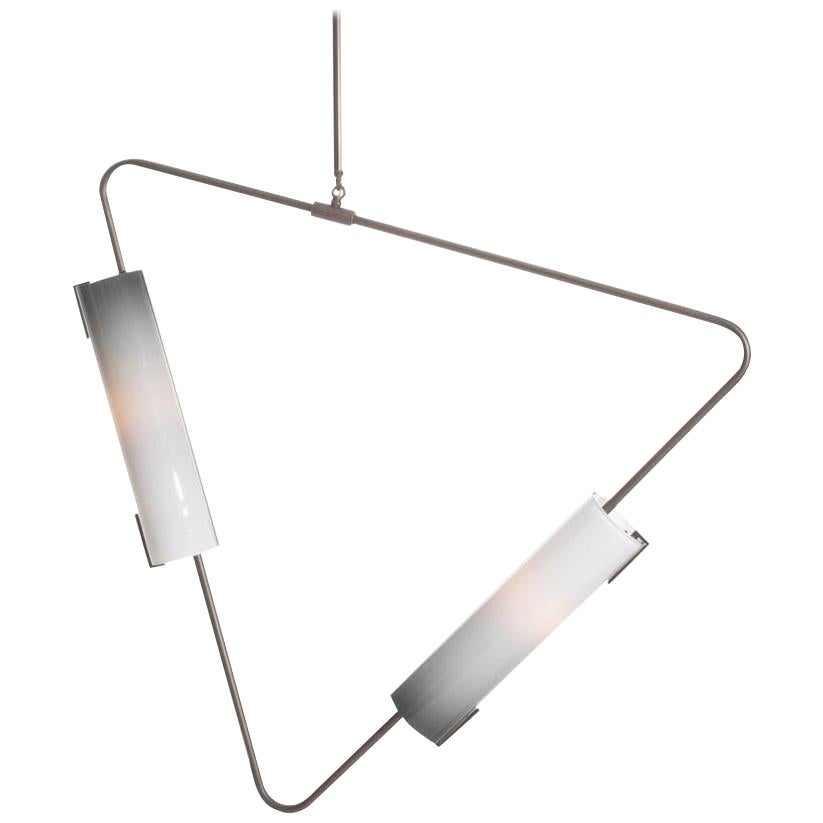Muse Pendelleuchte: Antikes Messing/kohlefarbene Glasschirme von Avram Rusu STUDIO