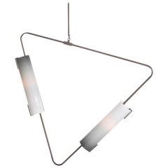Muse Pendelleuchte: Antikes Messing/kohlefarbene Glasschirme von Avram Rusu STUDIO