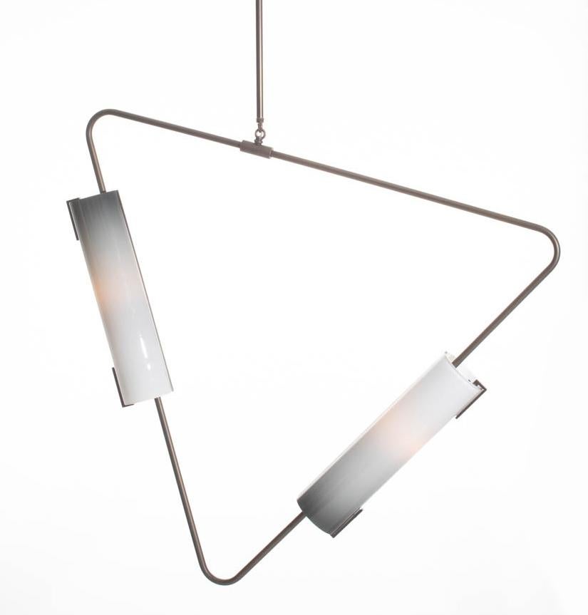 Muse Pendelleuchte: Gebürstetes Messing/Mokka Glasschirme von Avram Rusu Studio (Moderne) im Angebot