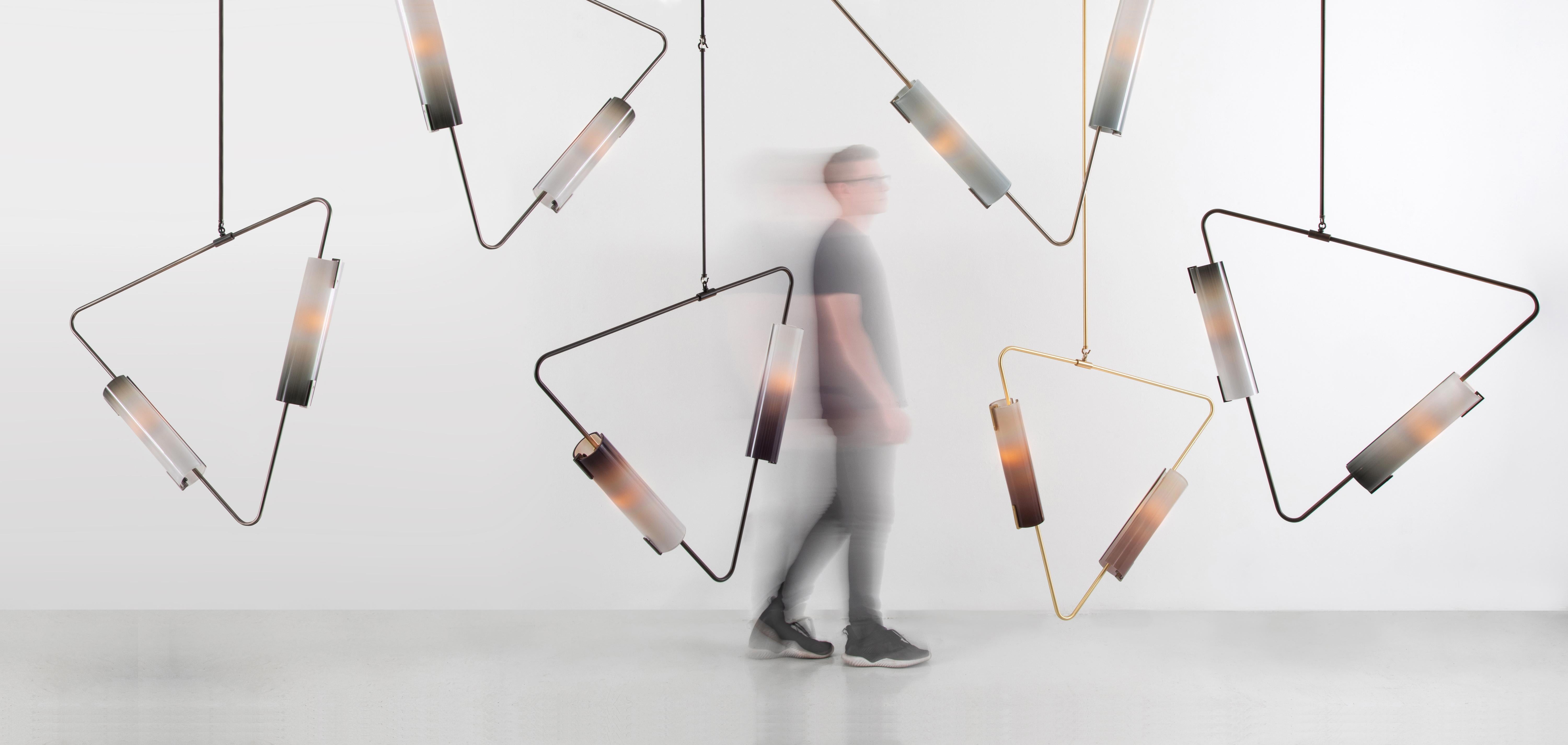Muse Pendelleuchte: Gebürstetes Messing/Mokka Glasschirme von Avram Rusu Studio im Angebot 2