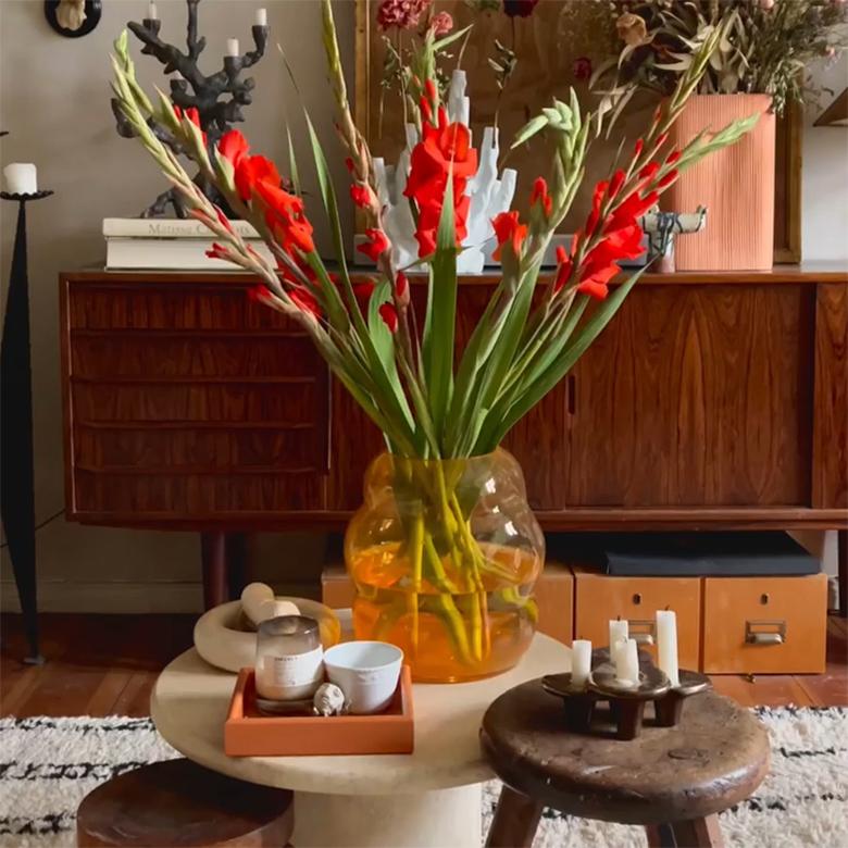 Moderne MUSE XL Saffron : vases en verre de Bohème aux courbes uniques en vente