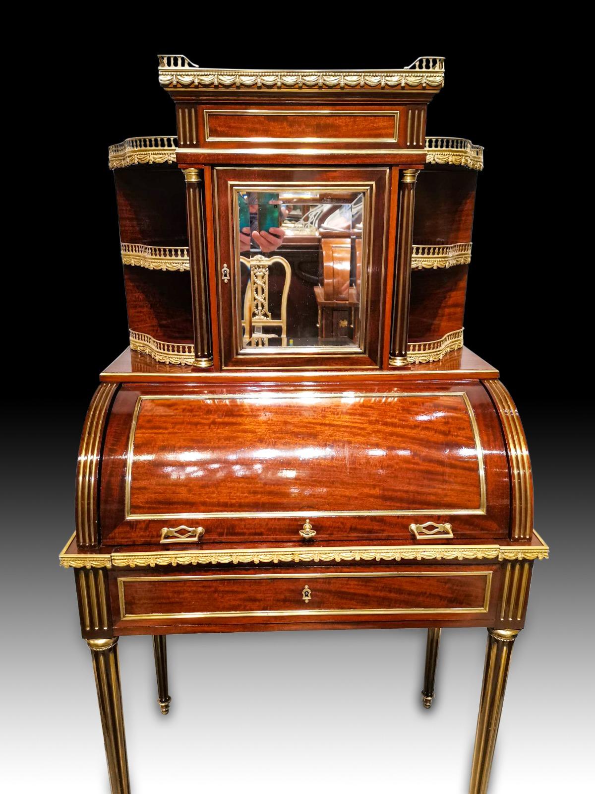 Wood Muséal Bureau Bonheur Du Jour A Parisian Cylinder Louis XVI Period in Mahogany For Sale