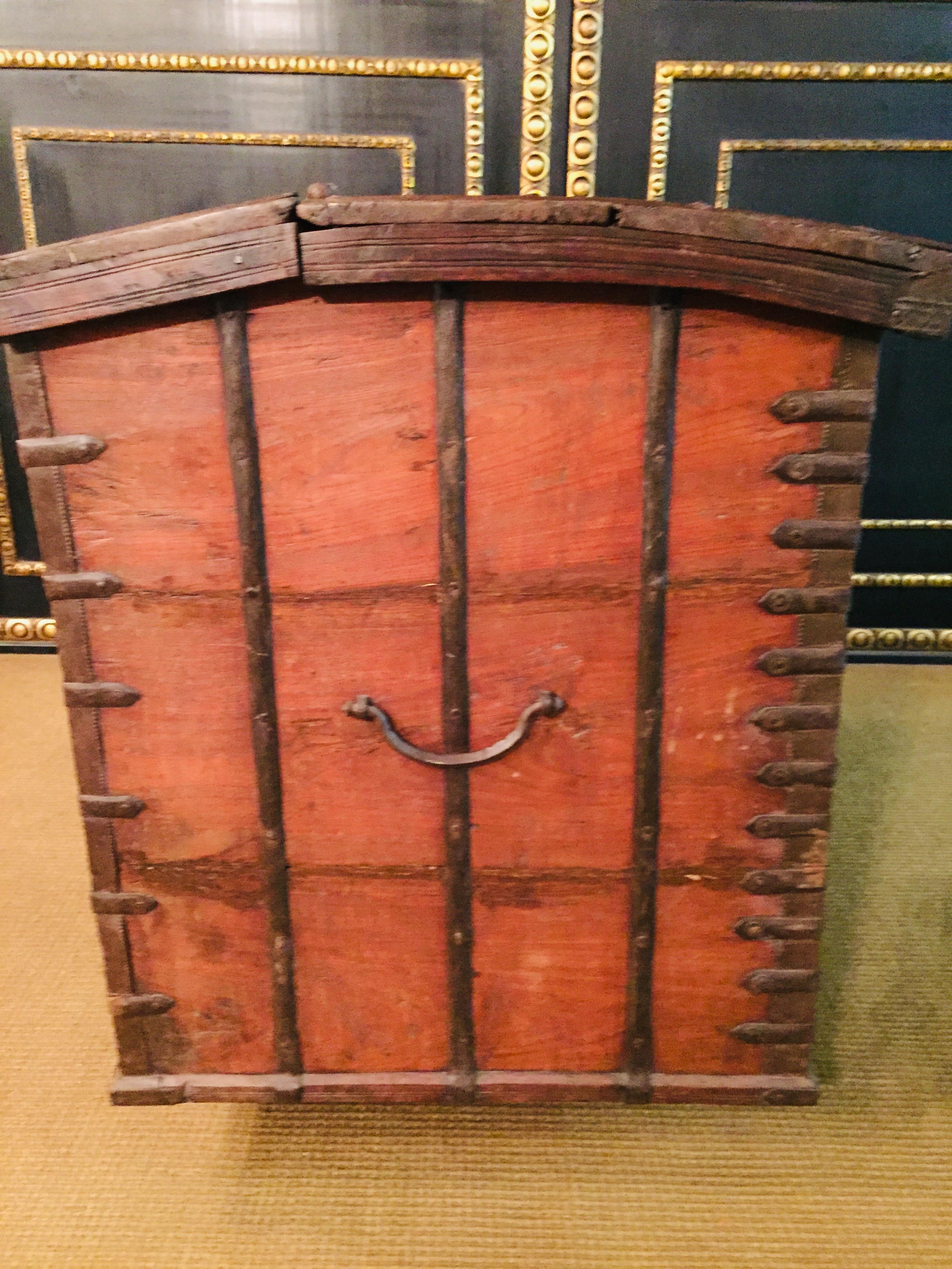 Museale Antique Flat-Top Chest, circa 16th-17th Century 3