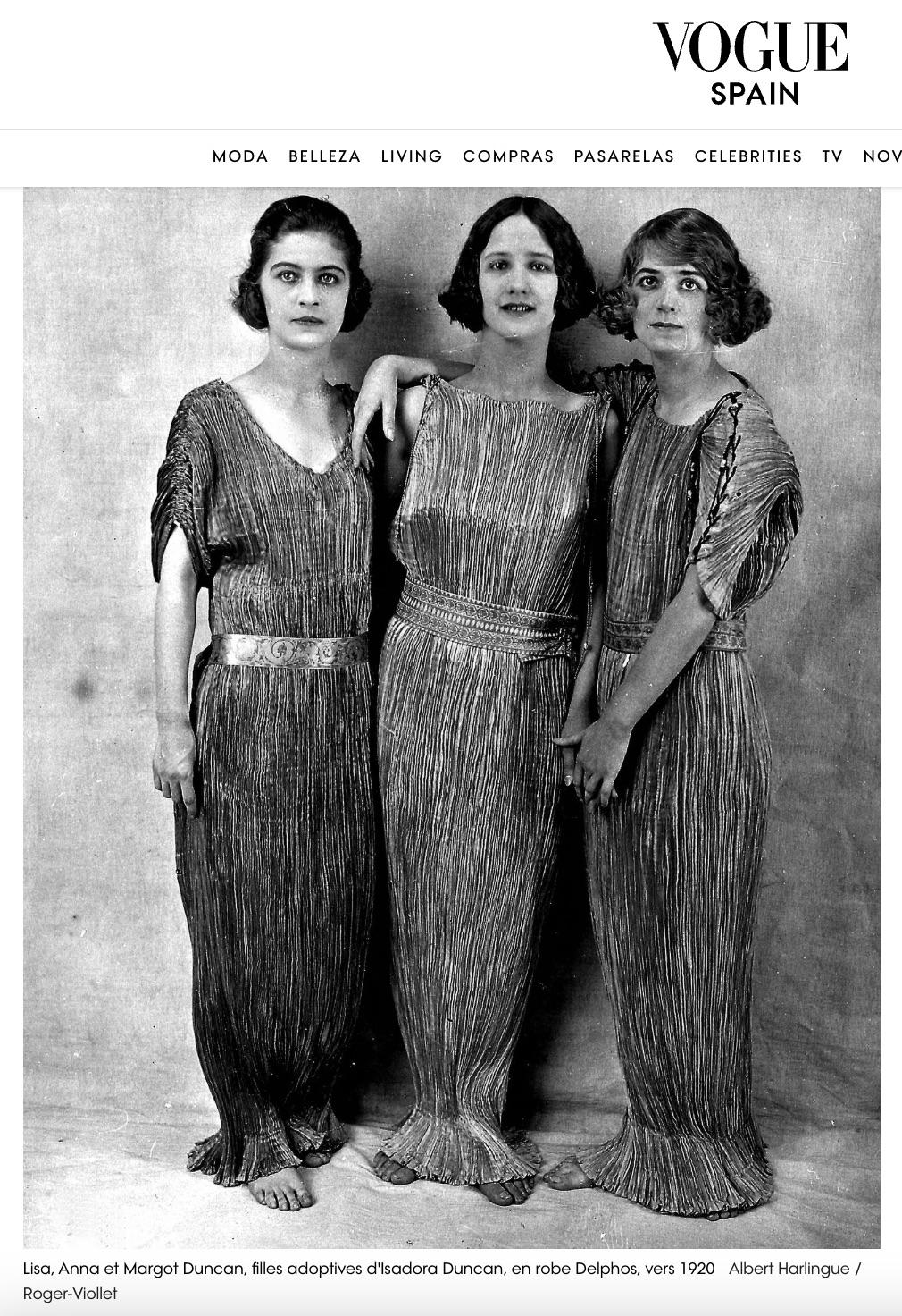 Women's Museum 1920s Mariano Fortuny Delphos Amber Gold Pleated Silk Murano Gown For Sale