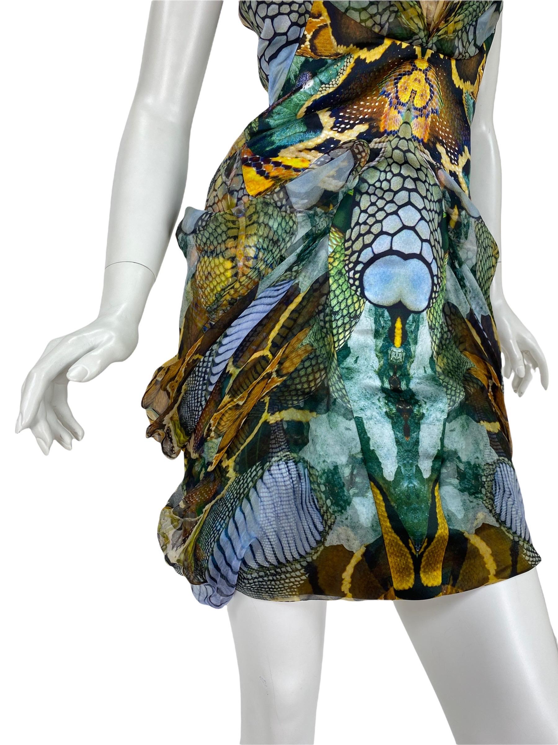 Noir Wikipedia a présenté Alexander McQueen - Mini-robe de la collection S/S 2010 - Taille 40 en vente
