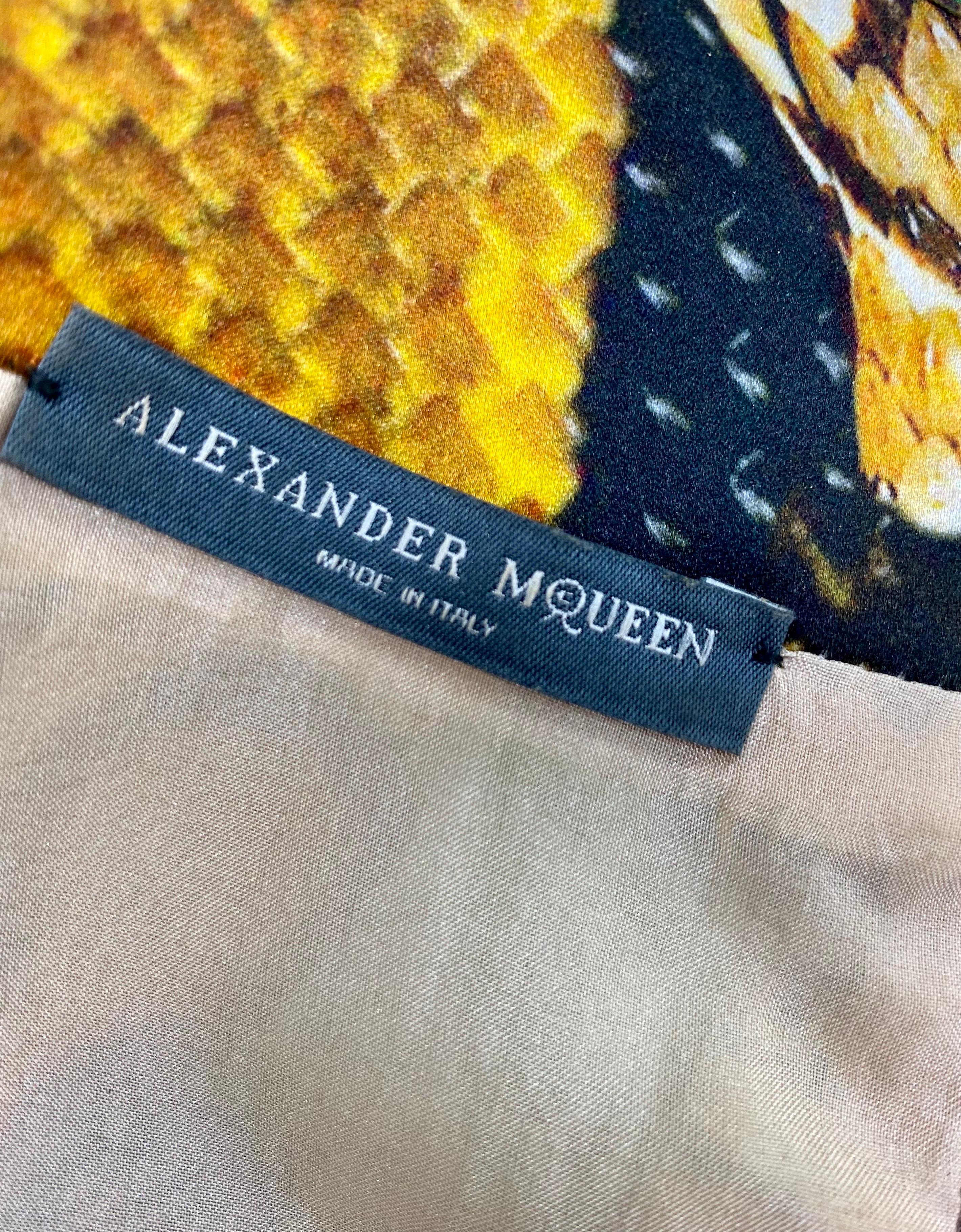Wikipedia a présenté Alexander McQueen - Mini-robe de la collection S/S 2010 - Taille 40 en vente 3