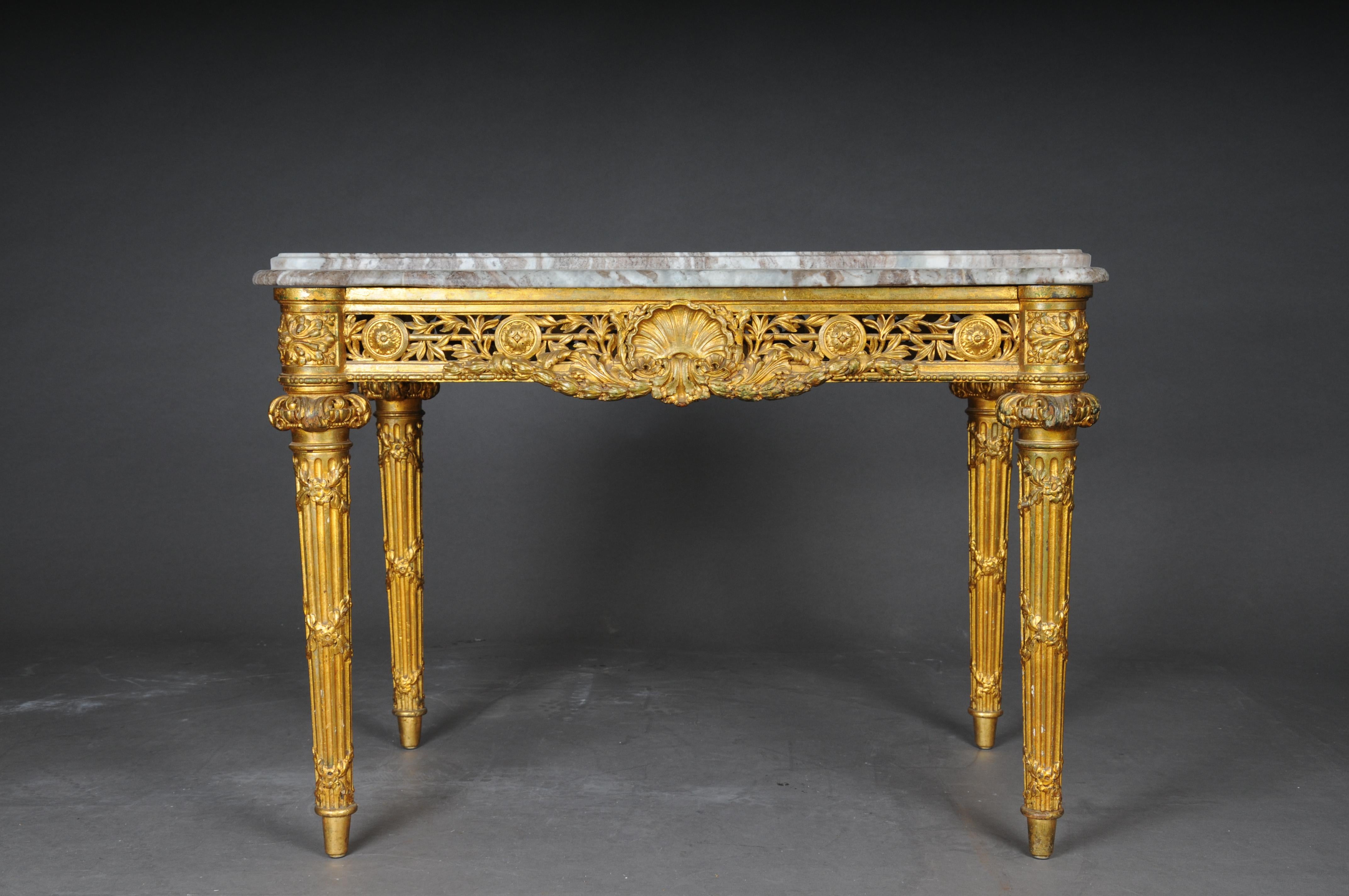 Mesa de centro/consola antigua de museo dorada con mármol hacia 1860, París Luis XVI en venta