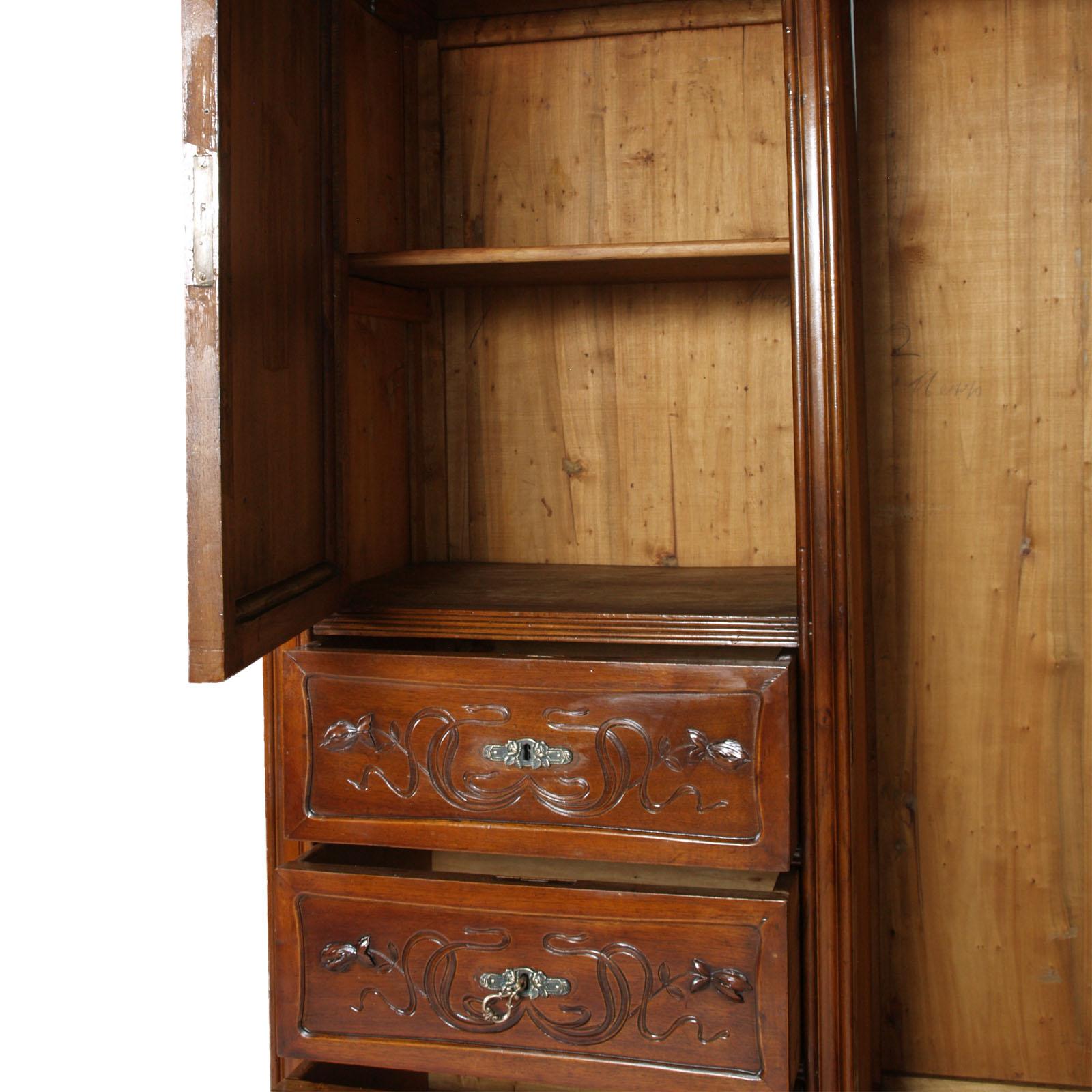Art Nouveau, Wardrobe , Chest of Drawers by Vincenzo Cadorin Venezia in Walnut  For Sale 2