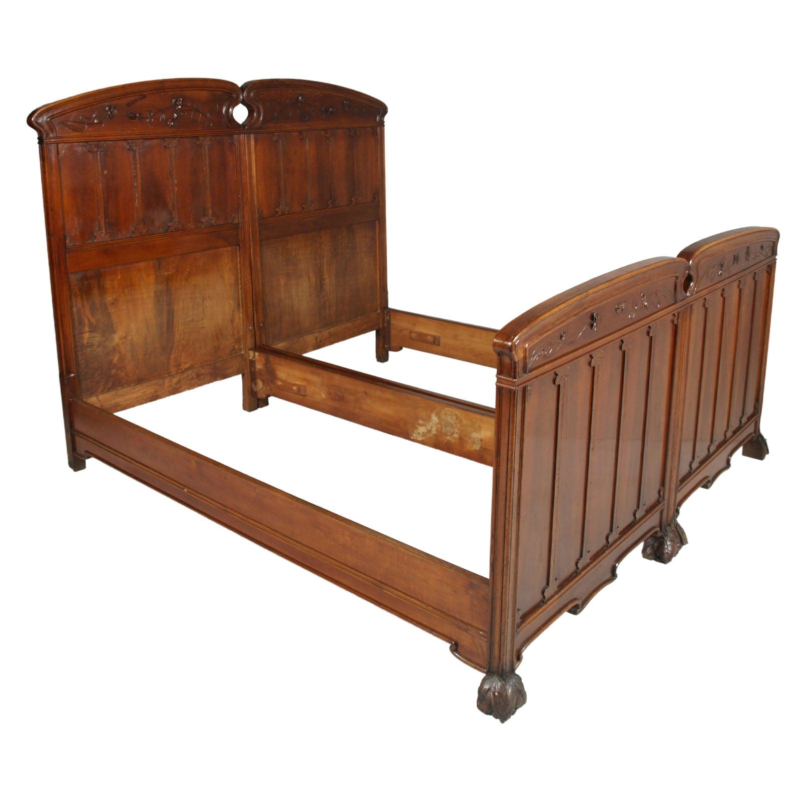 Art Nouveau Pair of Beds, by Vincenzo Cadorin Venezia, Hand-carved Walnut 