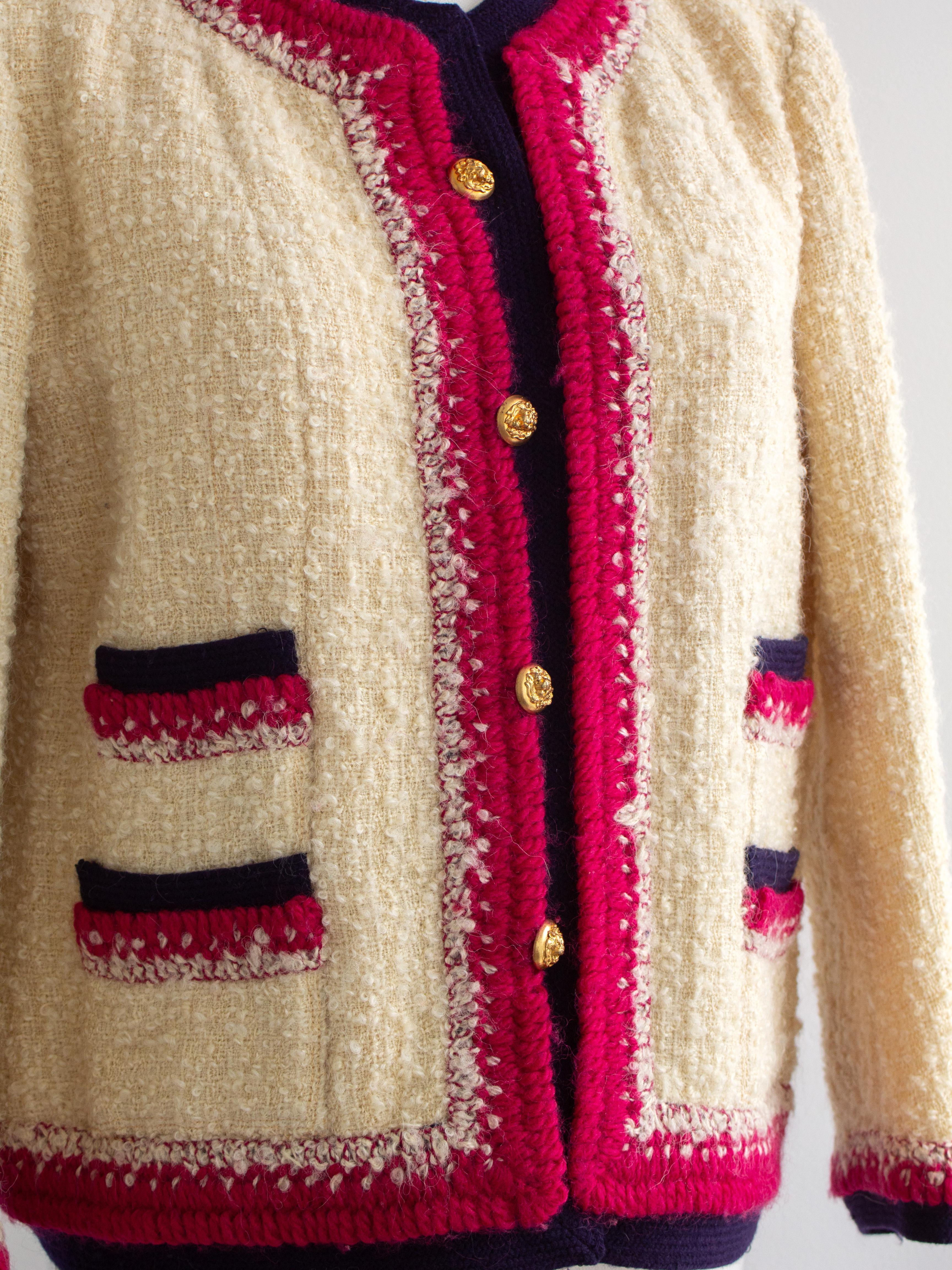 Museum Chanel 1964 Haute Couture Coco Gabrielle Ecru Tweed Gold Lion Jacke im Angebot 6