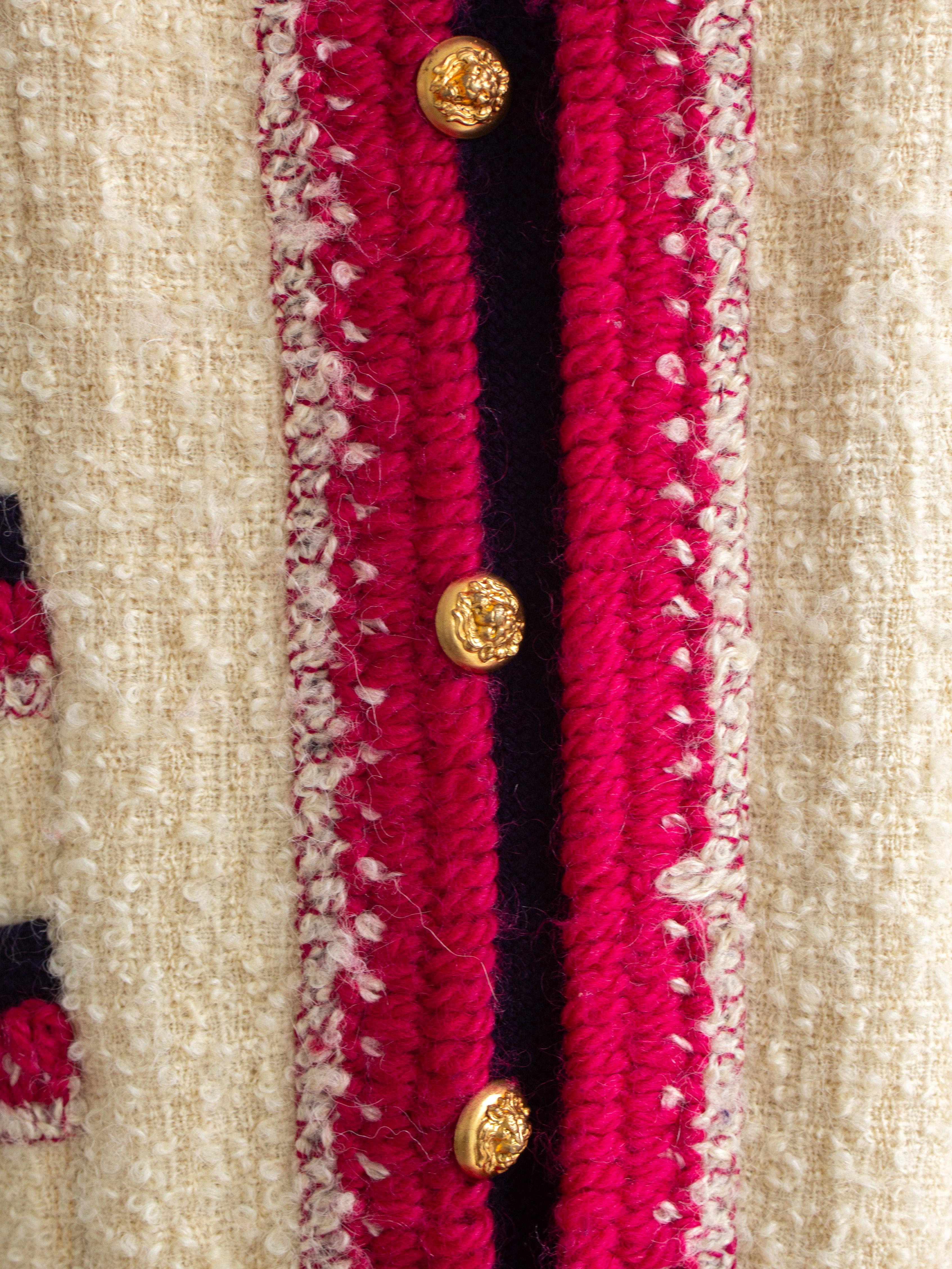 Museum Chanel 1964 Haute Couture Coco Gabrielle Ecru Tweed Gold Lion Jacke im Angebot 7
