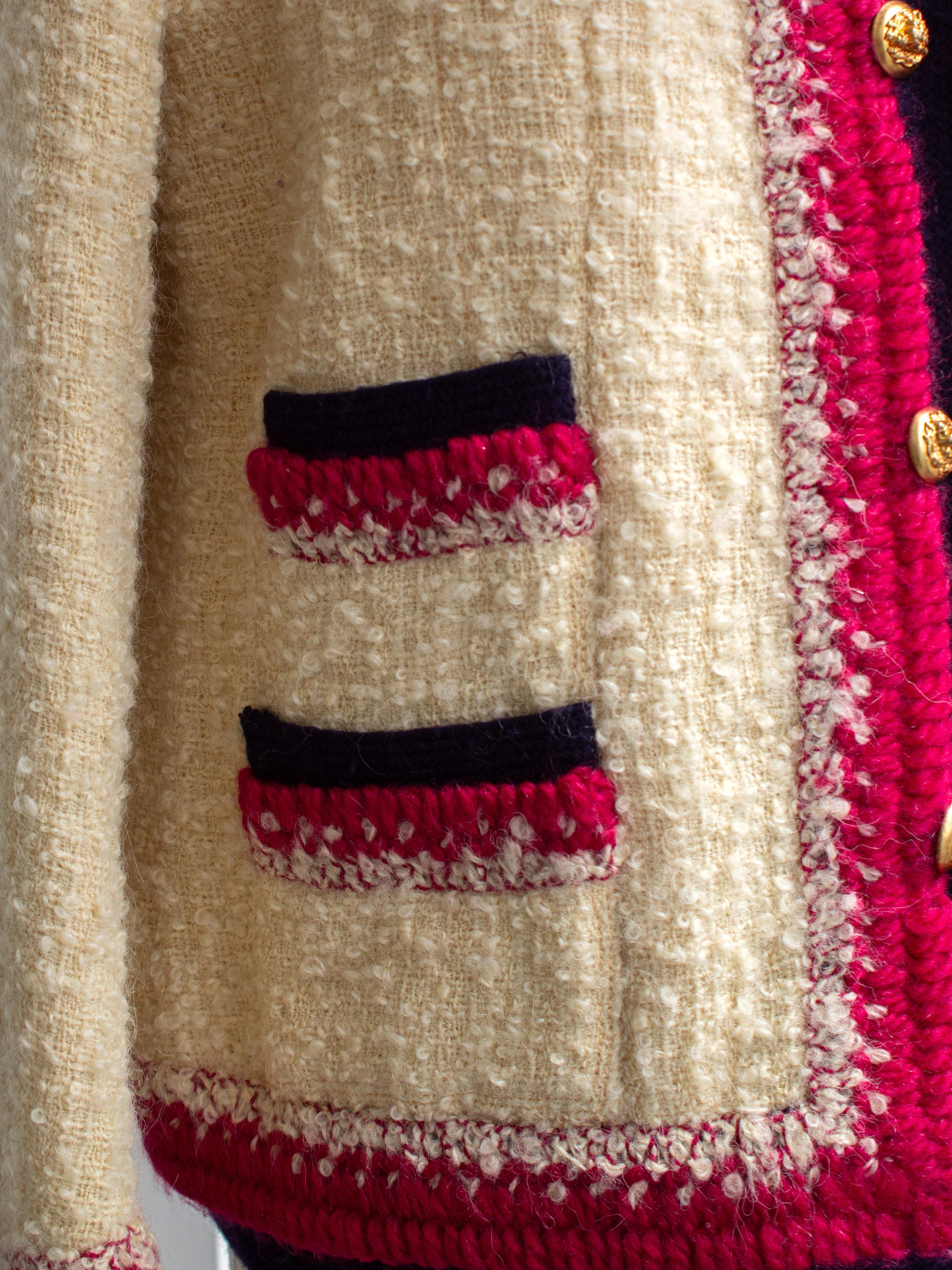 Museum Chanel 1964 Haute Couture Coco Gabrielle Ecru Tweed Gold Lion Jacke im Angebot 8