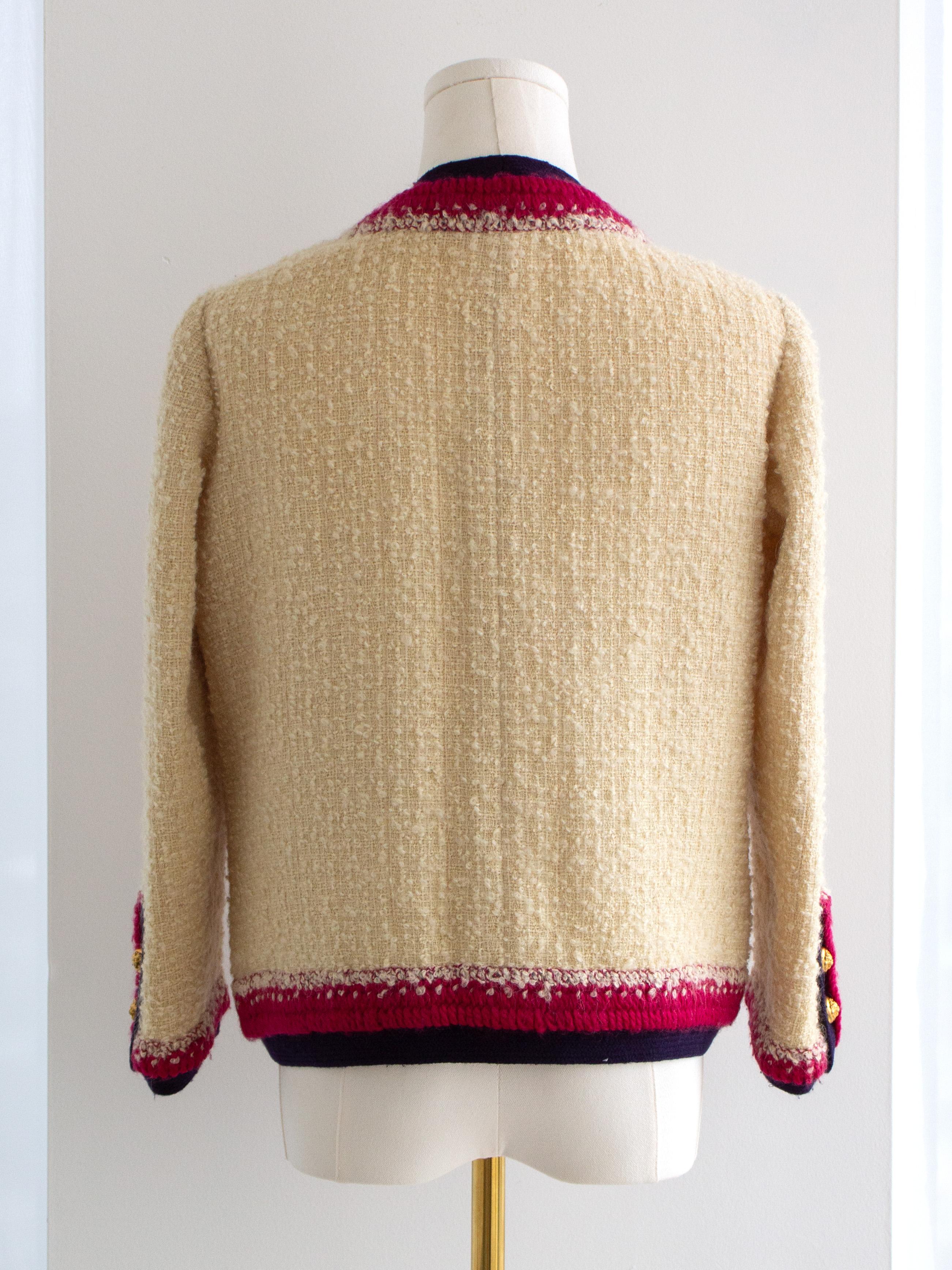 Museum Chanel 1964 Haute Couture Coco Gabrielle Ecru Tweed Gold Lion Jacke im Angebot 3