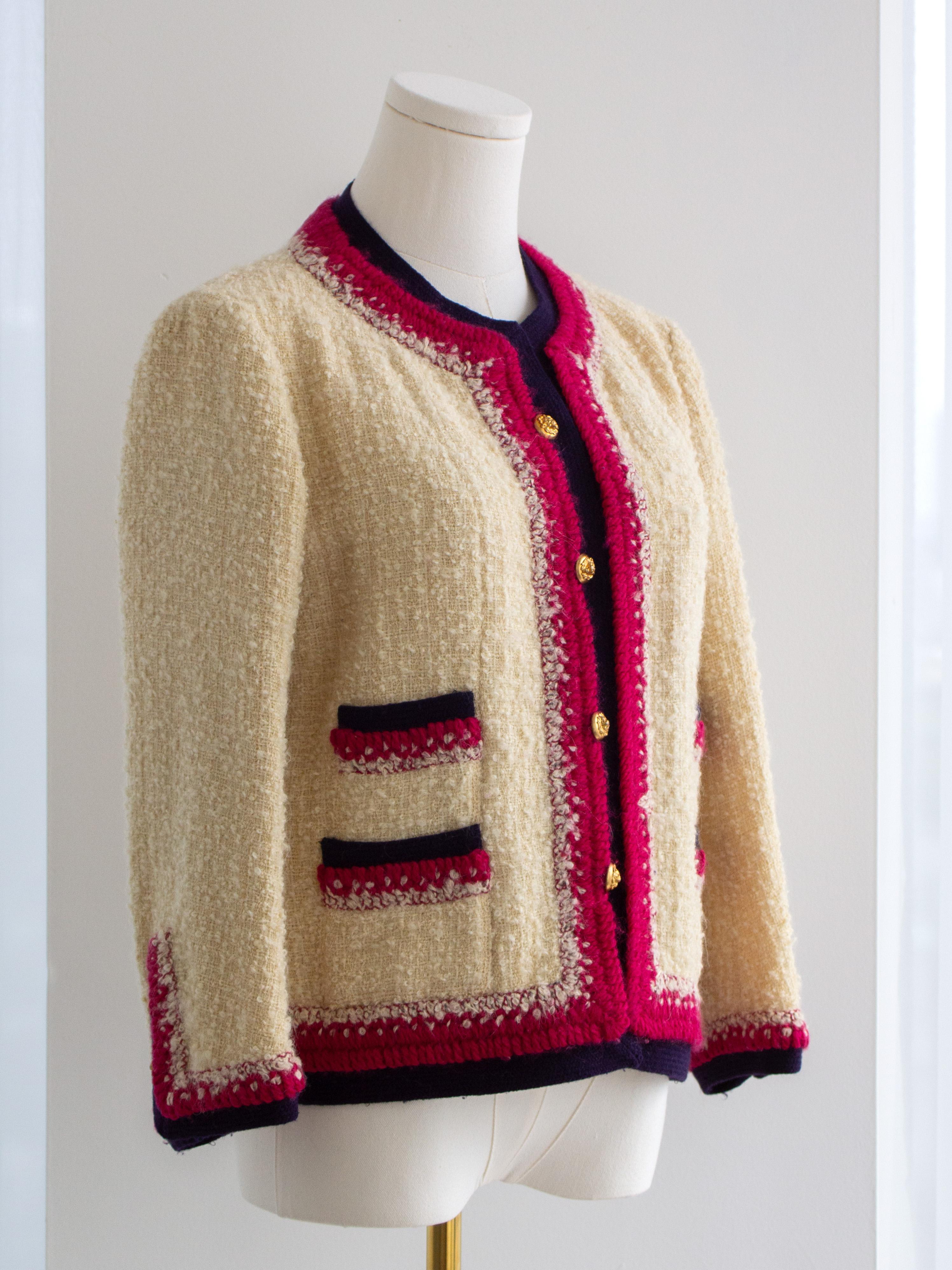 Museum Chanel 1964 Haute Couture Coco Gabrielle Ecru Tweed Gold Lion Jacke im Angebot 4