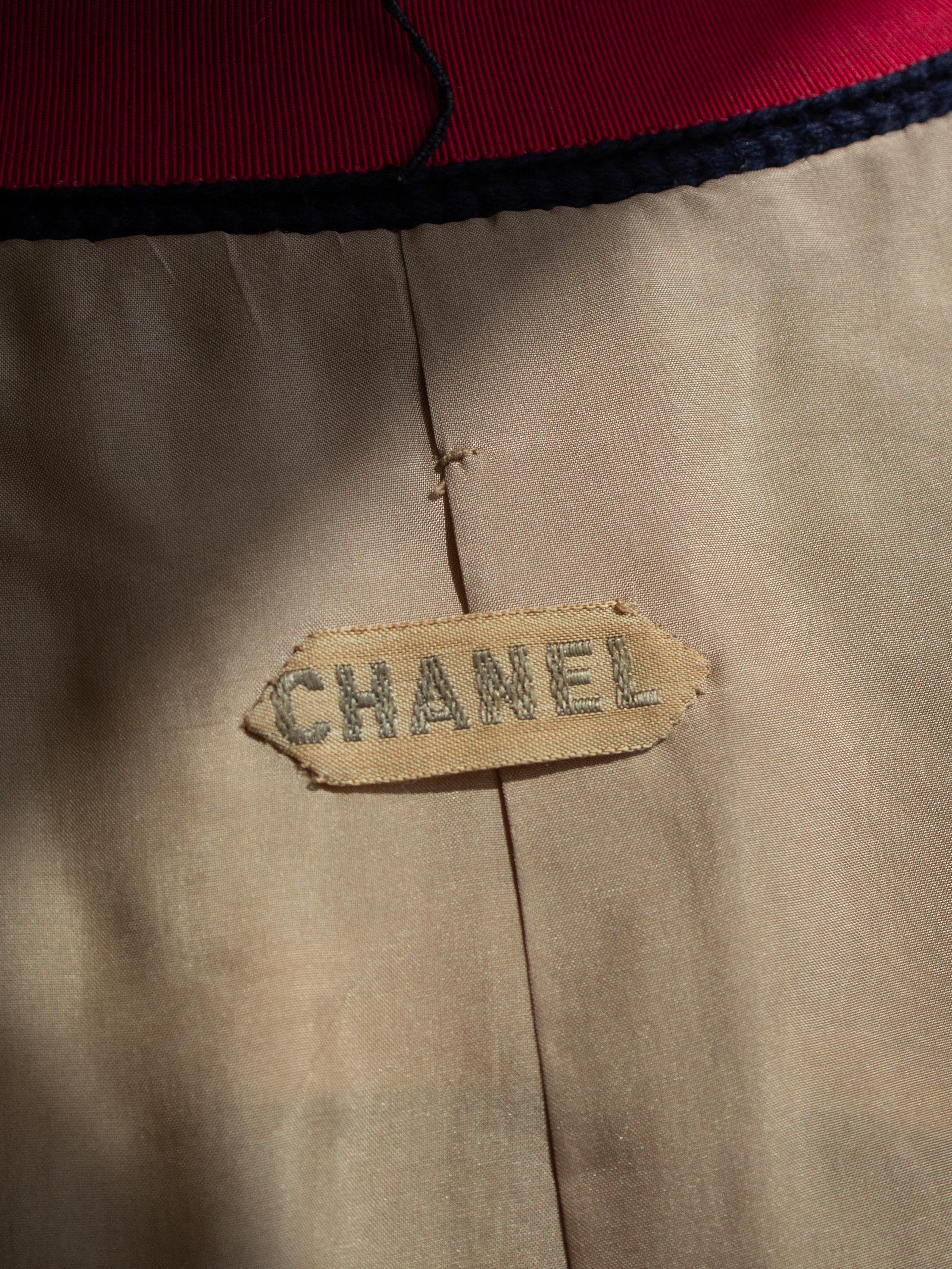 Museum Chanel Haute Couture 1961 Coco Beige Red Blue Tweed Jacket Skirt Suit For Sale 7