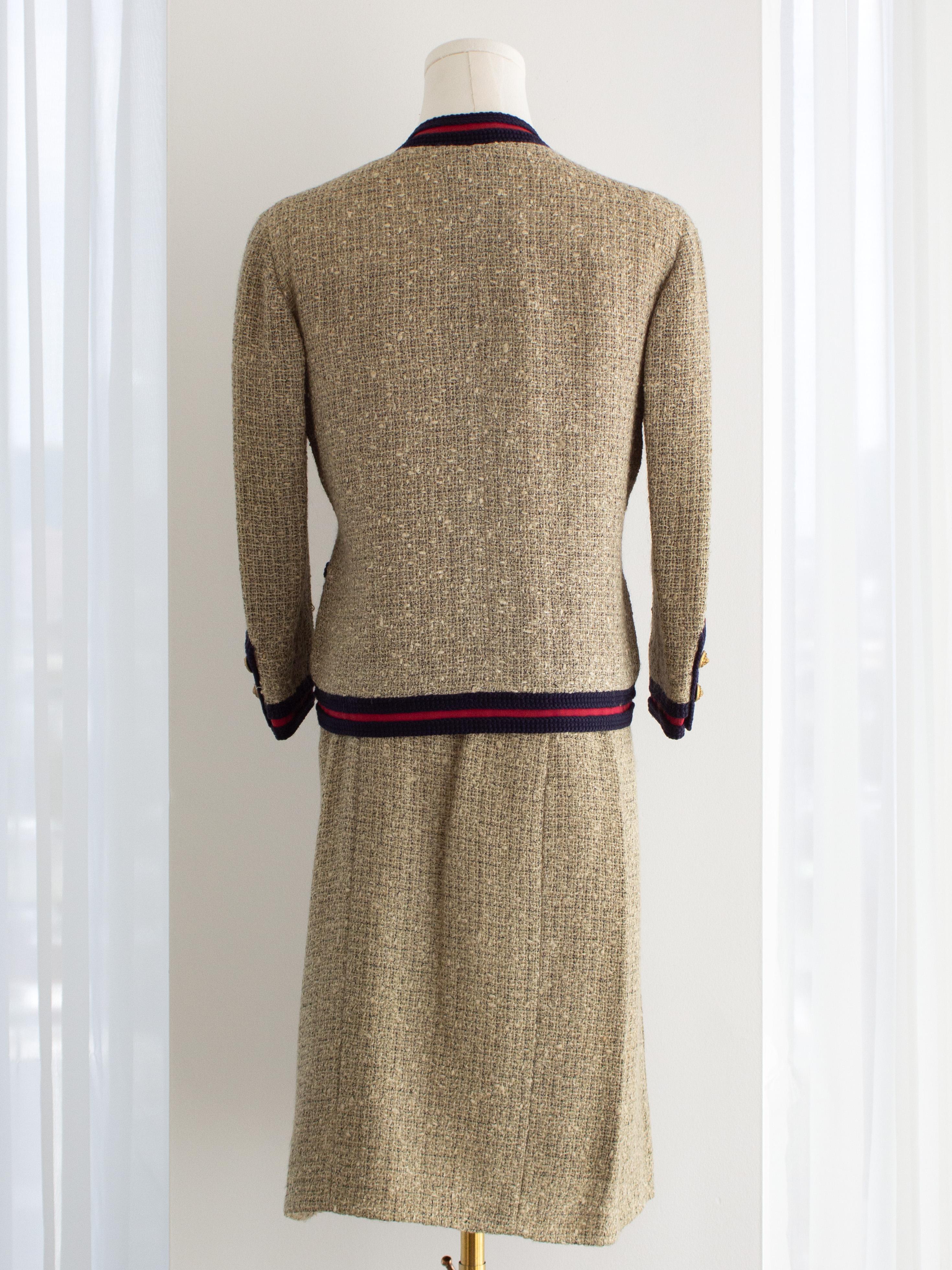 Museum Chanel Haute Couture 1961 Coco Beige Red Blue Tweed Jacket Skirt Suit For Sale 8