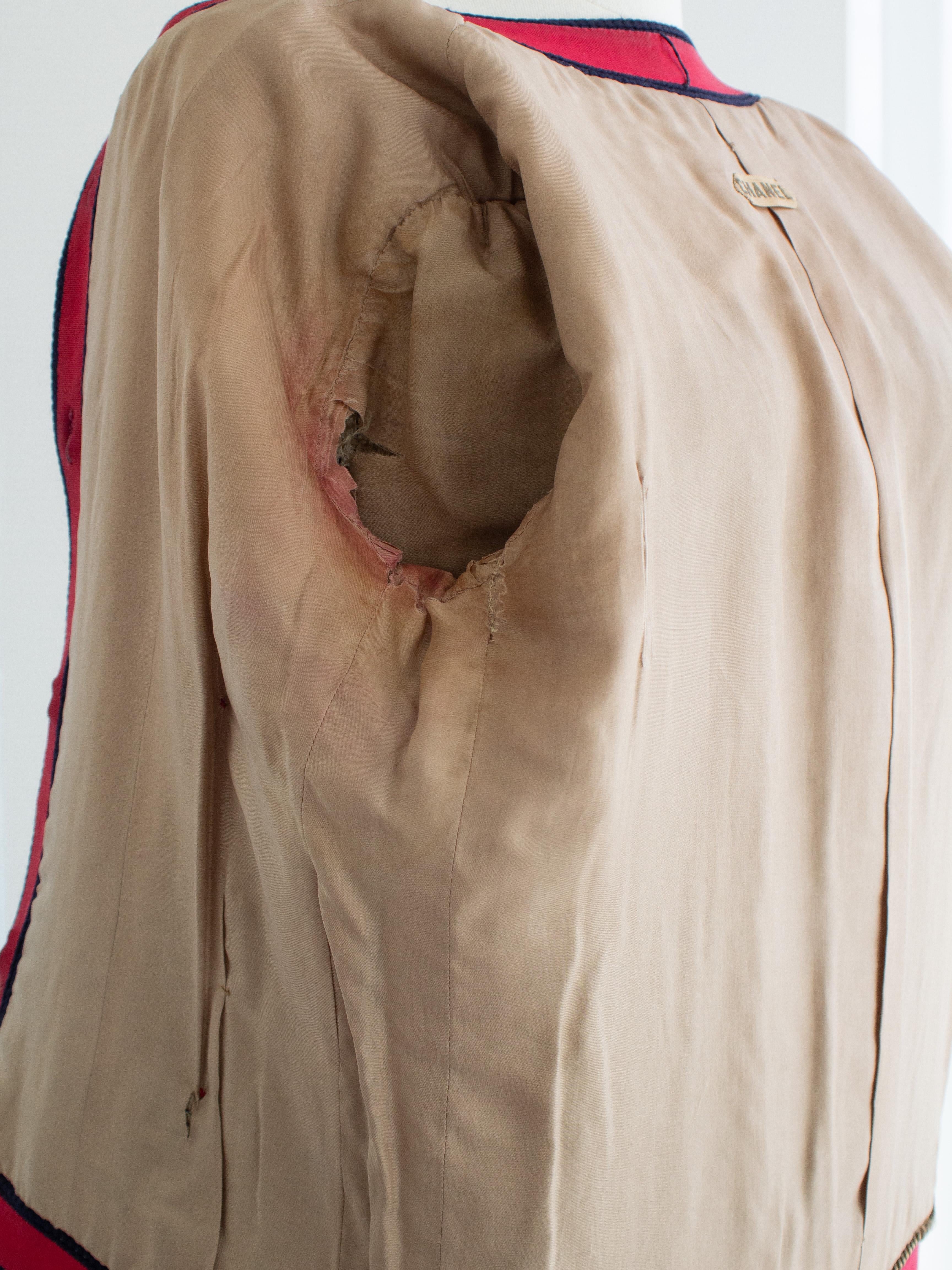 Museum Chanel Haute Couture 1961 Coco Beige Red Blue Tweed Jacket Skirt Suit For Sale 13