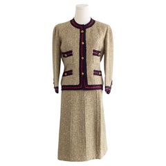 Museo Chanel Alta Costura 1961 Coco Chanel Beige Rojo Azul Tweed Chaqueta Falda Traje