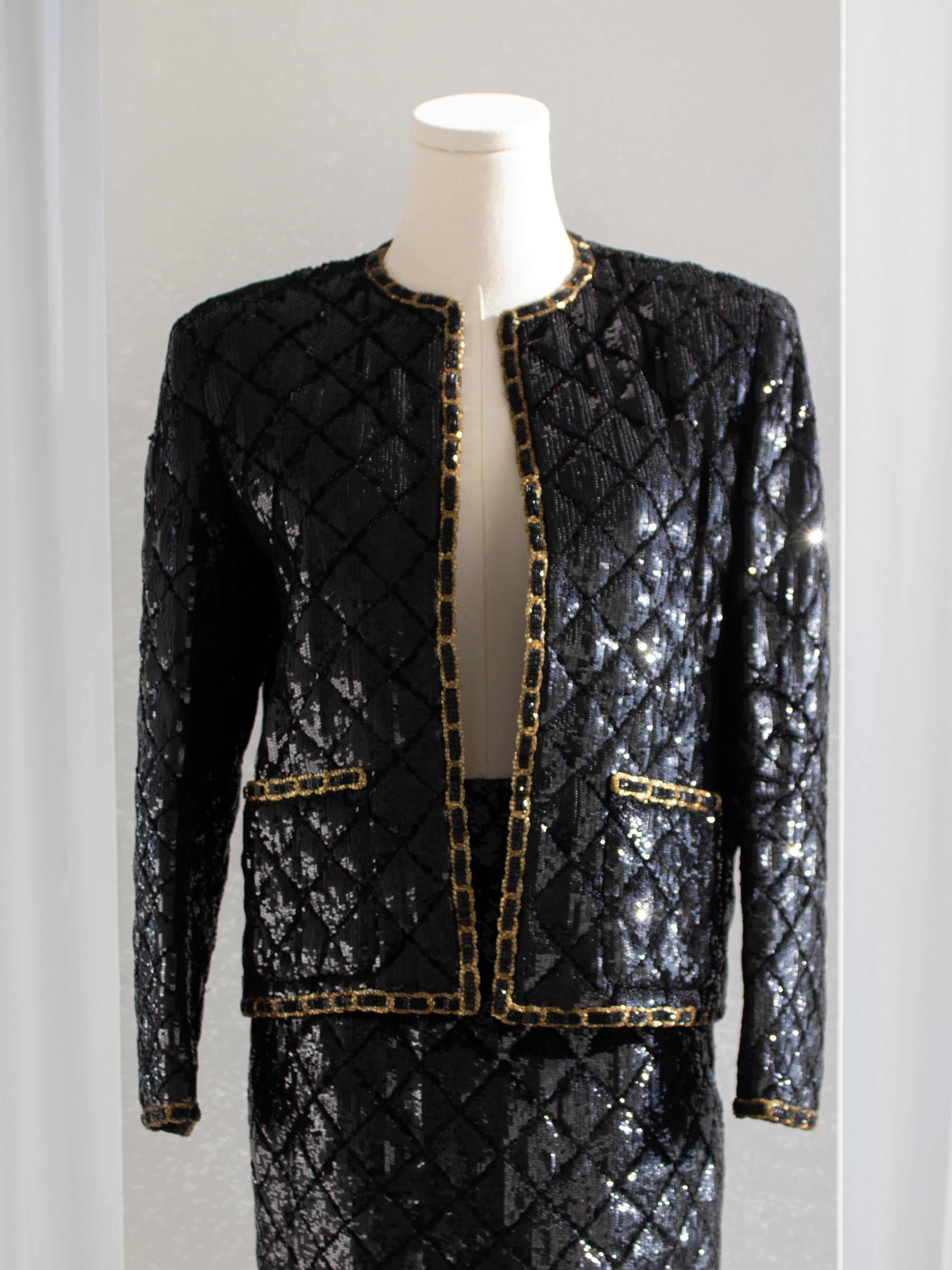 Museum Chanel Haute Couture H/W 1986 Schwarz Gold Pailletten Lesage Jacke Rock Anzug im Angebot 6