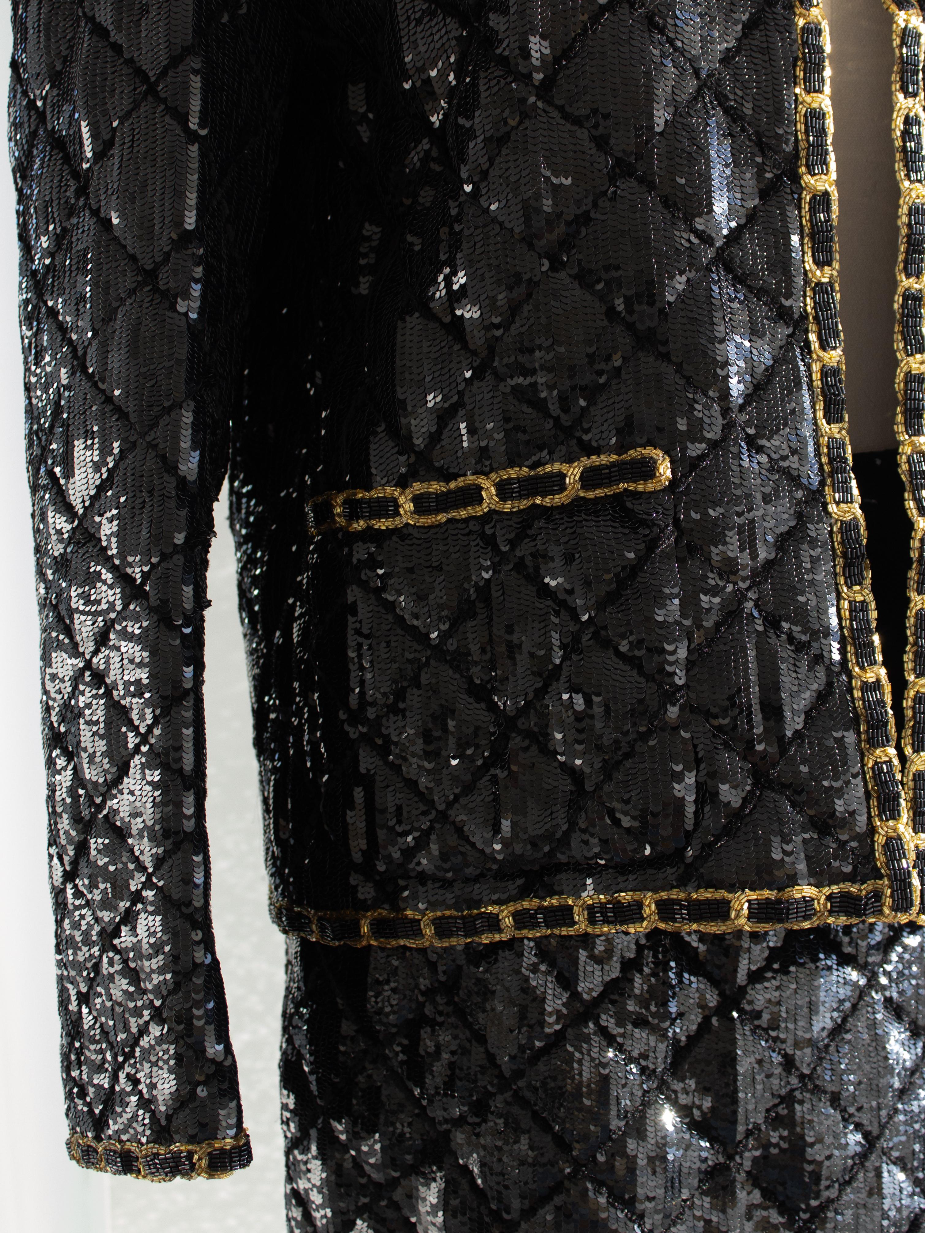 Museum Chanel Haute Couture H/W 1986 Schwarz Gold Pailletten Lesage Jacke Rock Anzug im Angebot 10