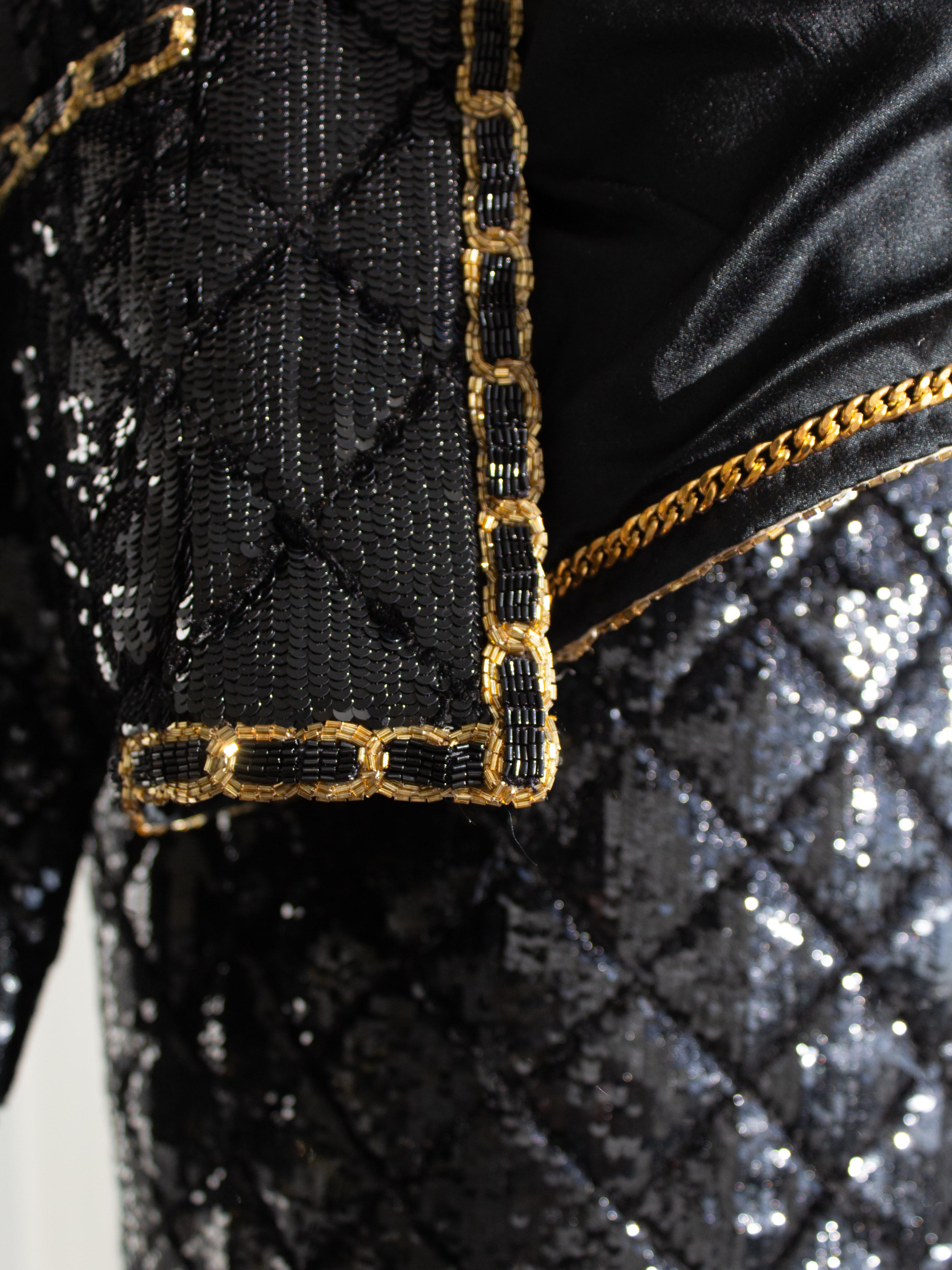 Museum Chanel Haute Couture H/W 1986 Schwarz Gold Pailletten Lesage Jacke Rock Anzug im Angebot 13