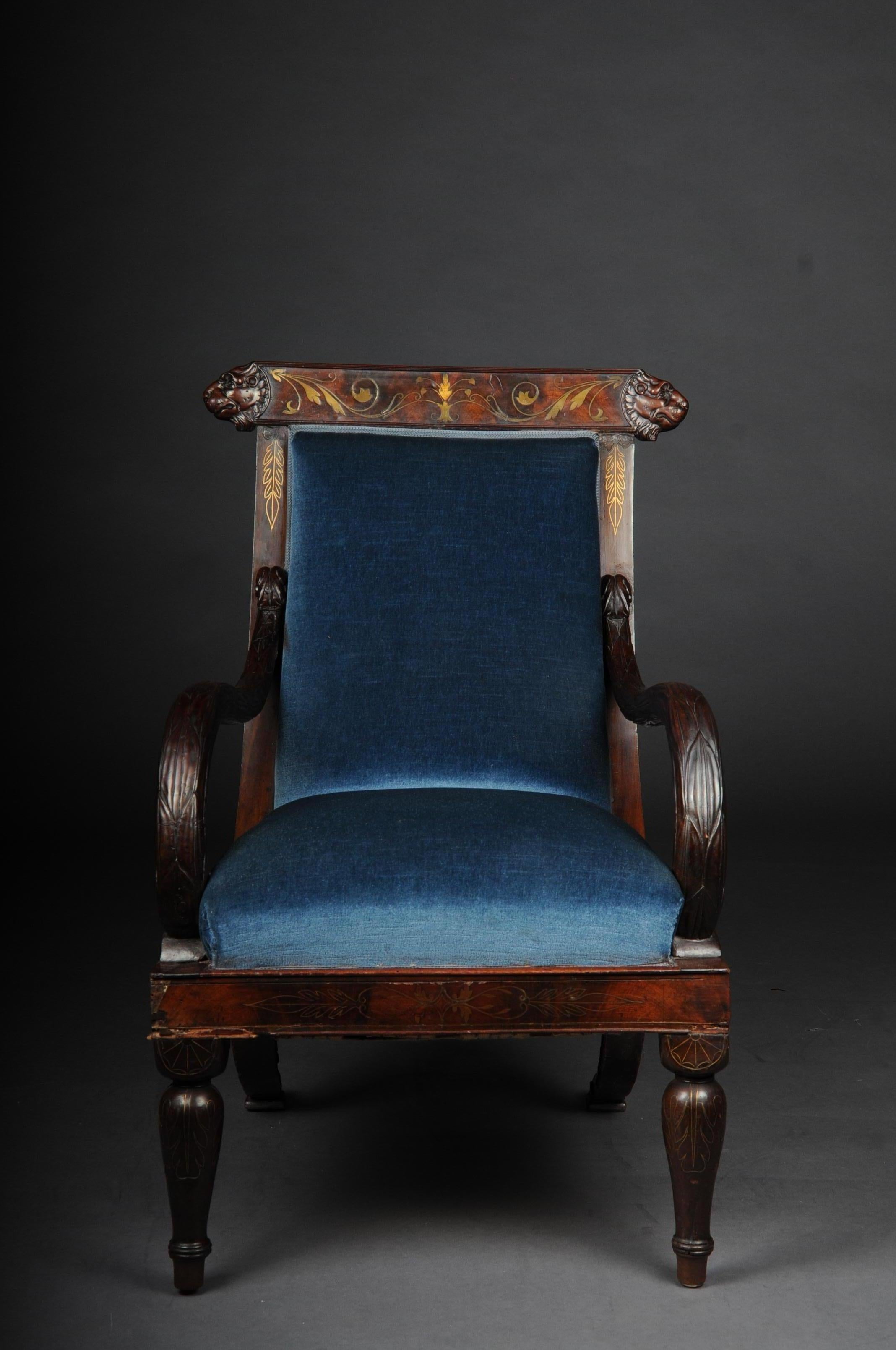 Museum court Empire armchair circa 1830, mahogany

Solid mahogany body. Empire beginning of the 19th century. Armrests, curved volute-shaped, ending in carved dolphins. Rectangular backrest framing flanked by classicist carved lion heads and