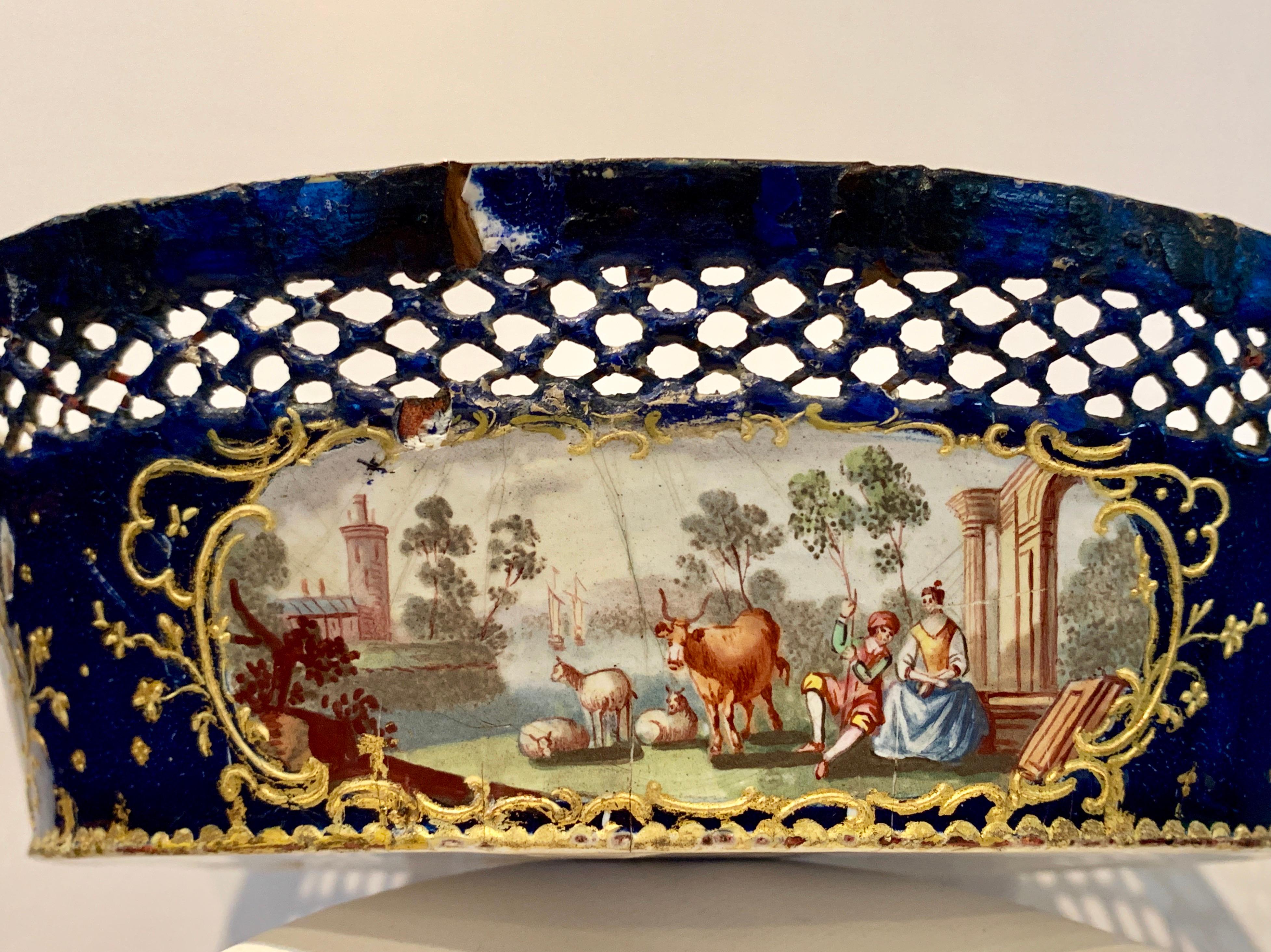 Royal and diplomatic gifts.
Just as at Meissen, Sèvres was a popular factory for the commission and production of royal and diplomatic gifts, as well as for direct purchases by royal families and the aristocracy. Marie Antoinette was an early
